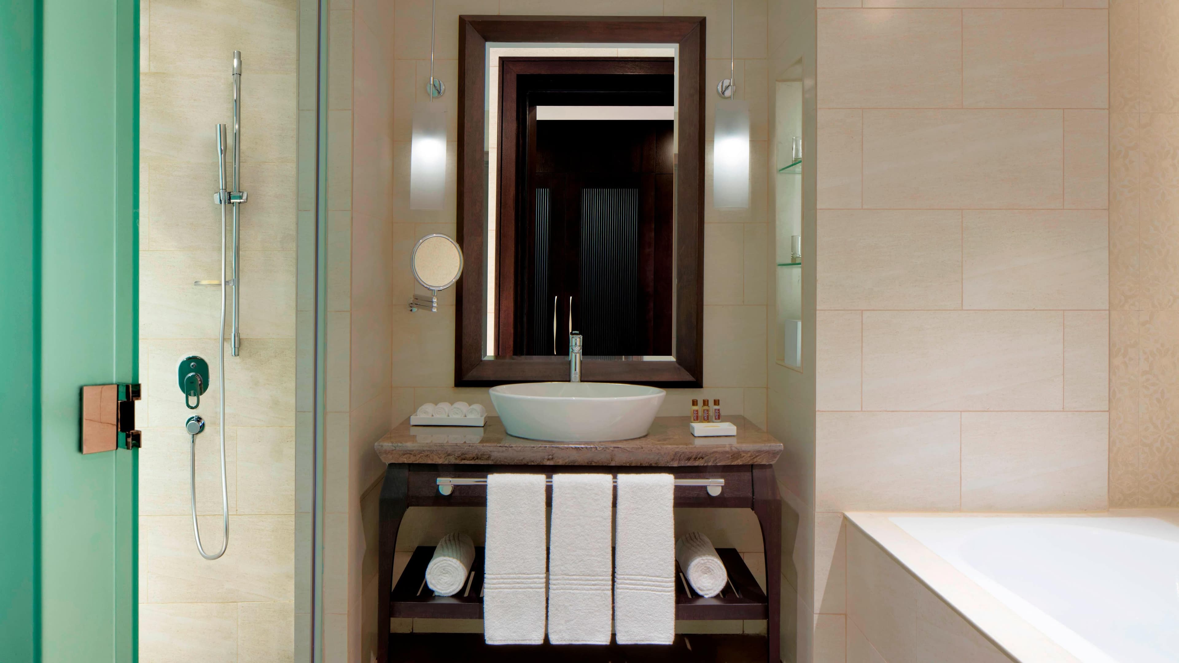 Sheraton Sharjah Beach Resort & Spa - Image 3