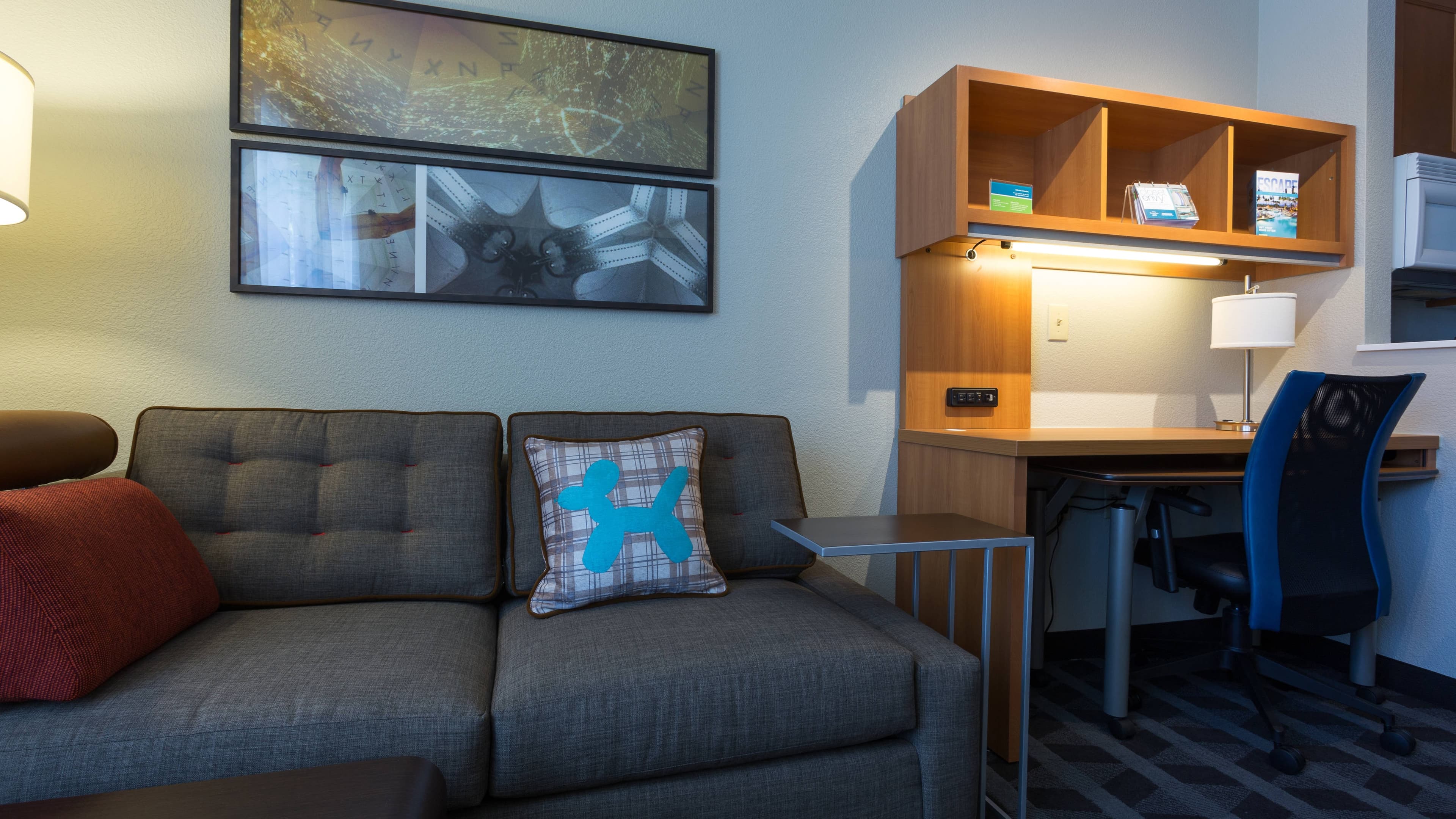 Queen Studio w/ Sofabed - Image 6