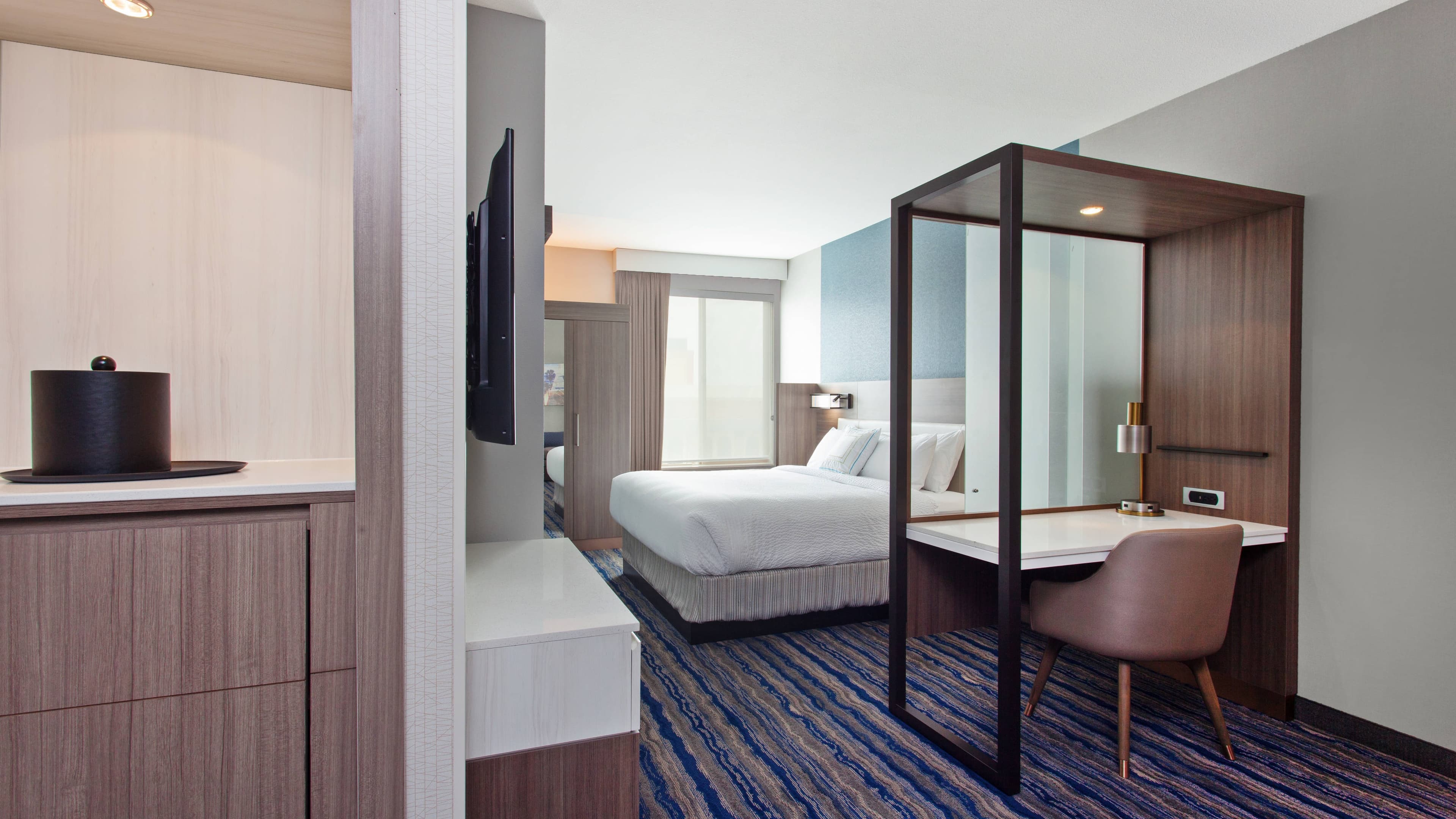 Suite - Image 1
