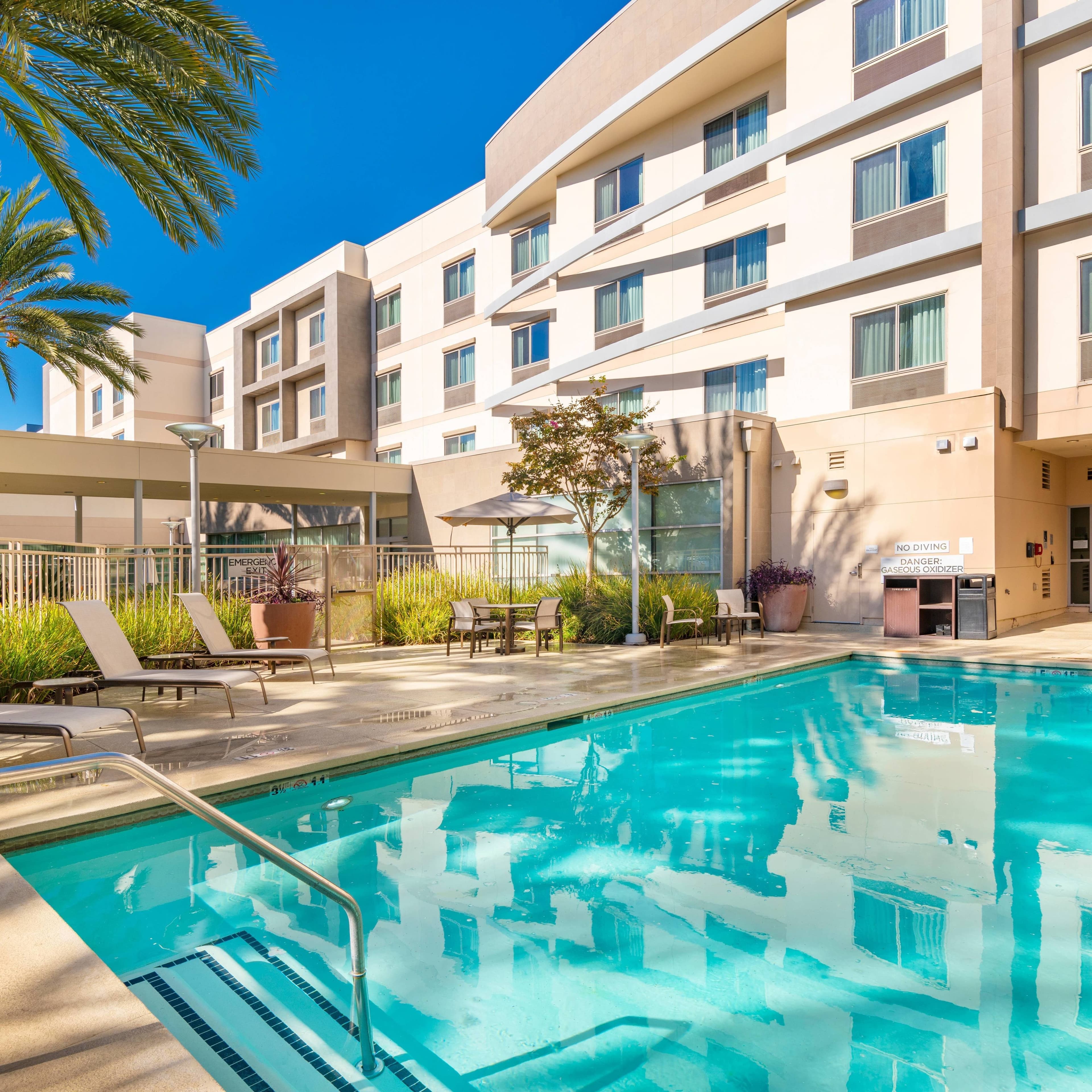Courtyard Santa Ana Orange County - Image 1