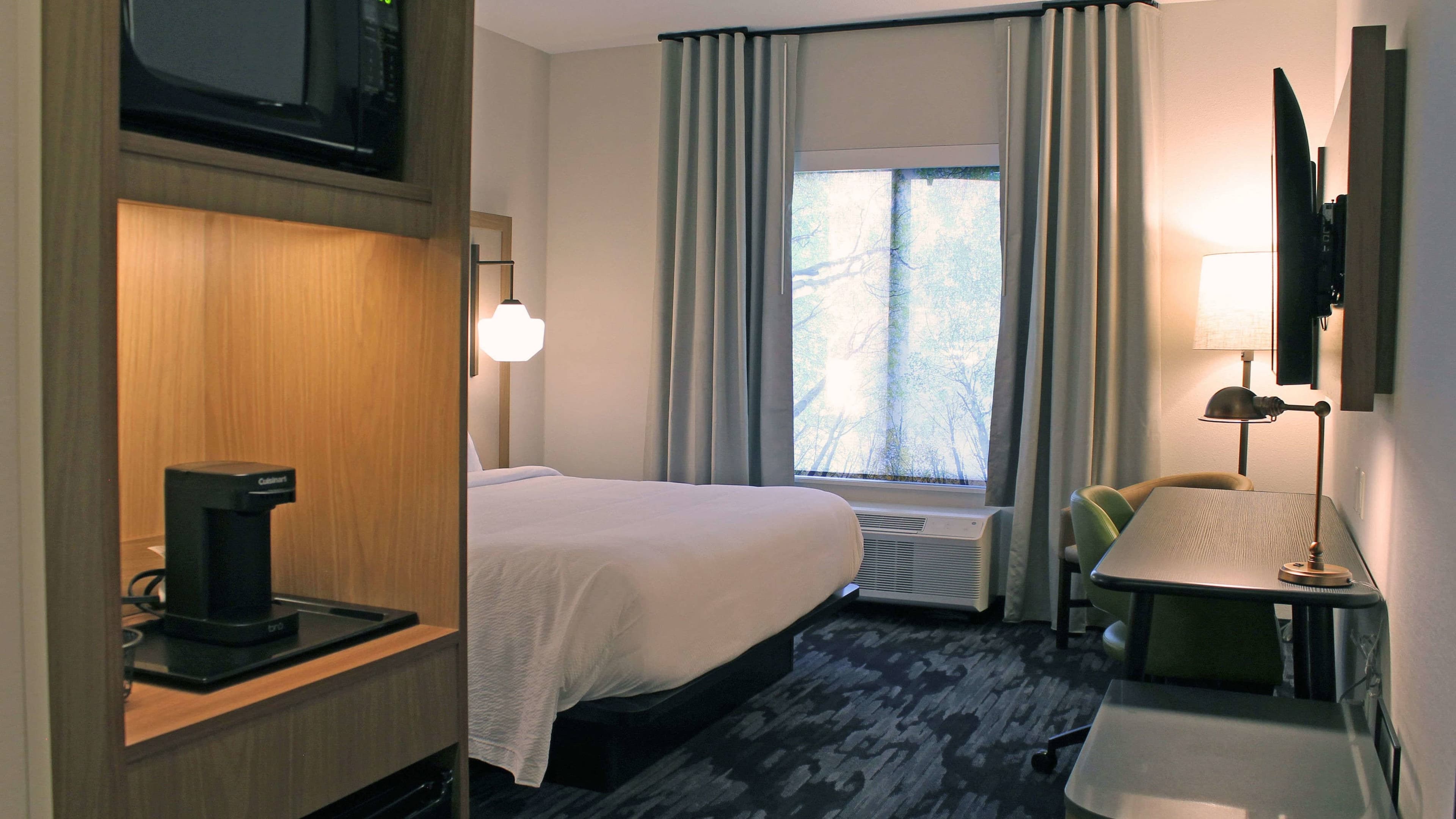 Holiday Inn Express & Suites St. Louis West - Fenton - Image 4