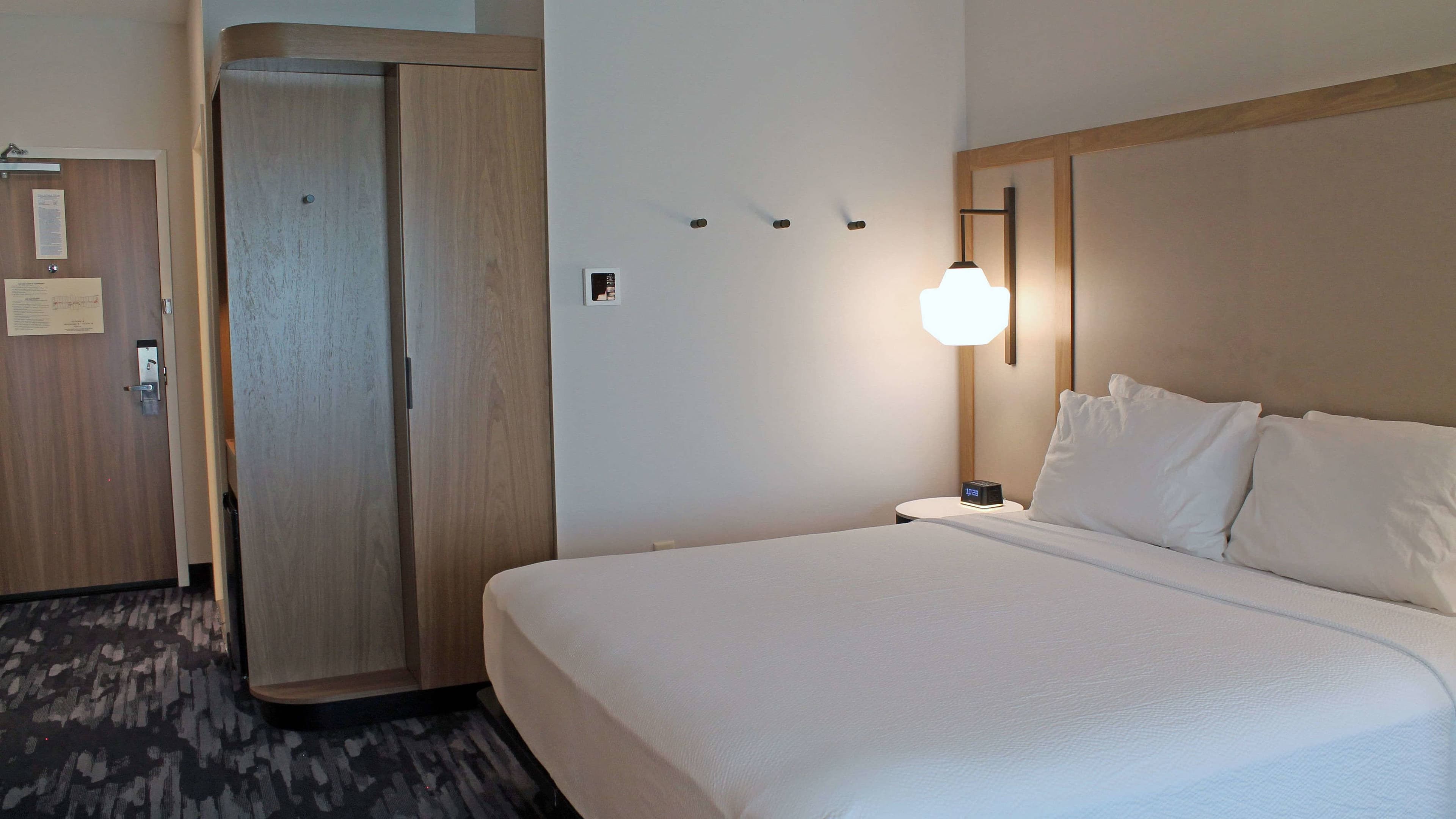 Holiday Inn Express & Suites St. Louis West - Fenton - Image 3