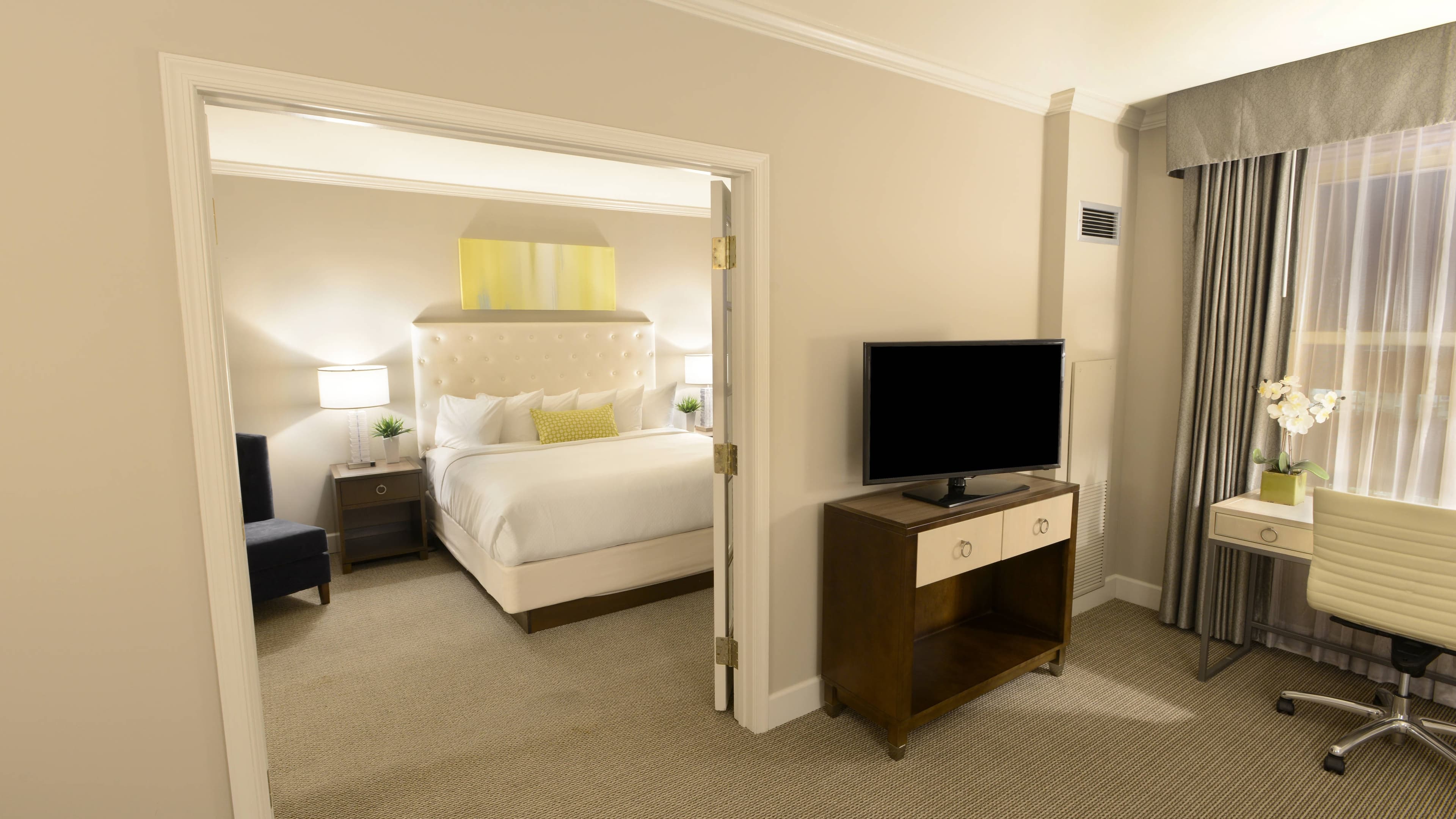 Suite - Image 1