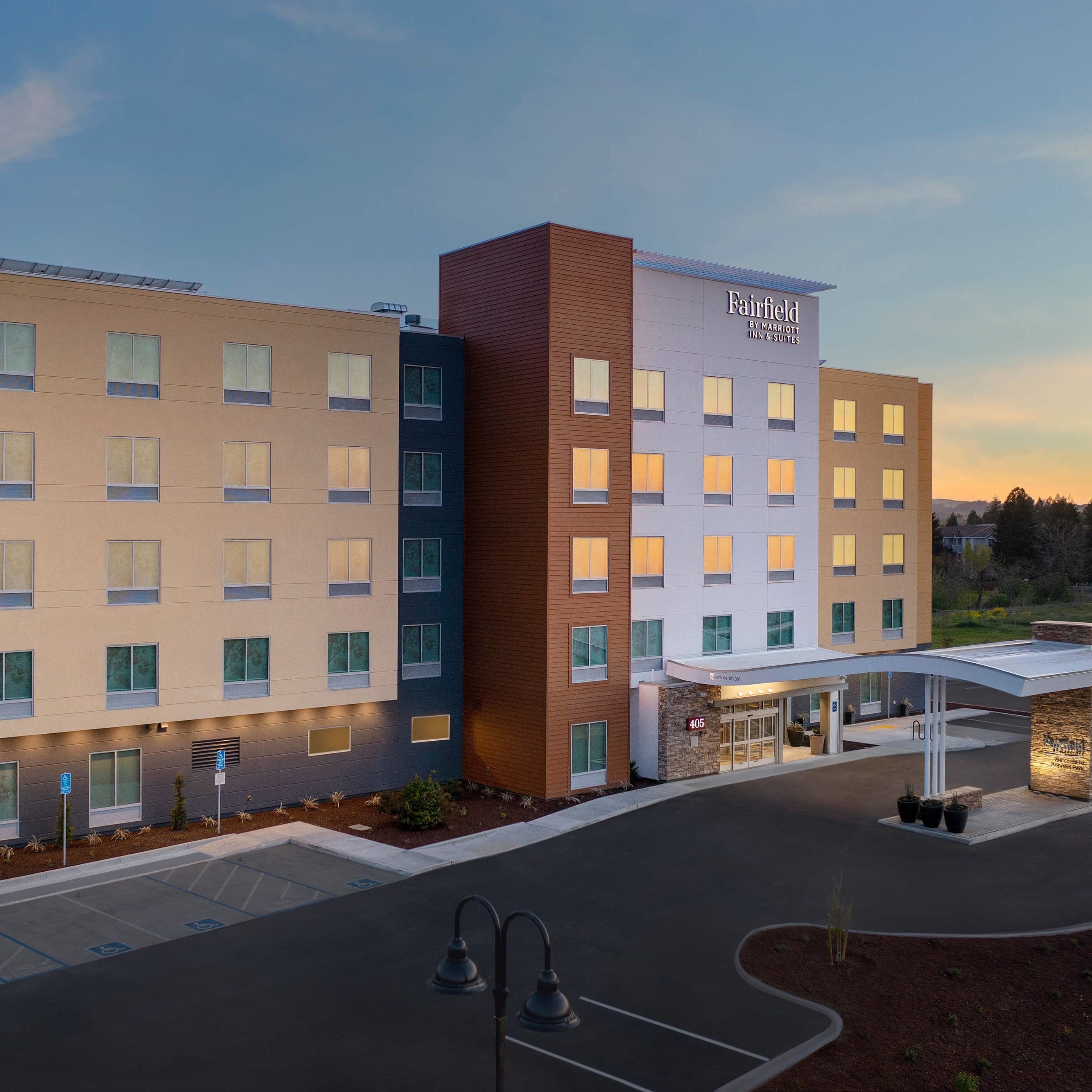 Fairfield Inn & Suites Santa Rosa Rohnert Park - Image 1