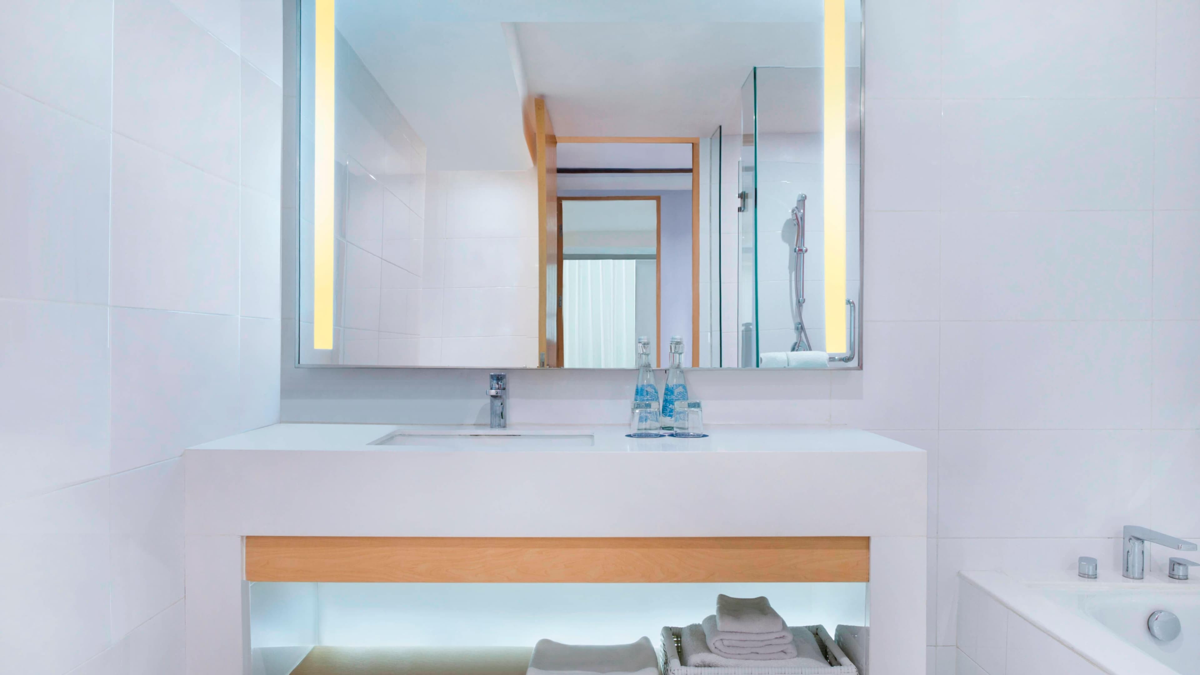Four Points by Sheraton Surabaya, Tunjungan Plaza — 5