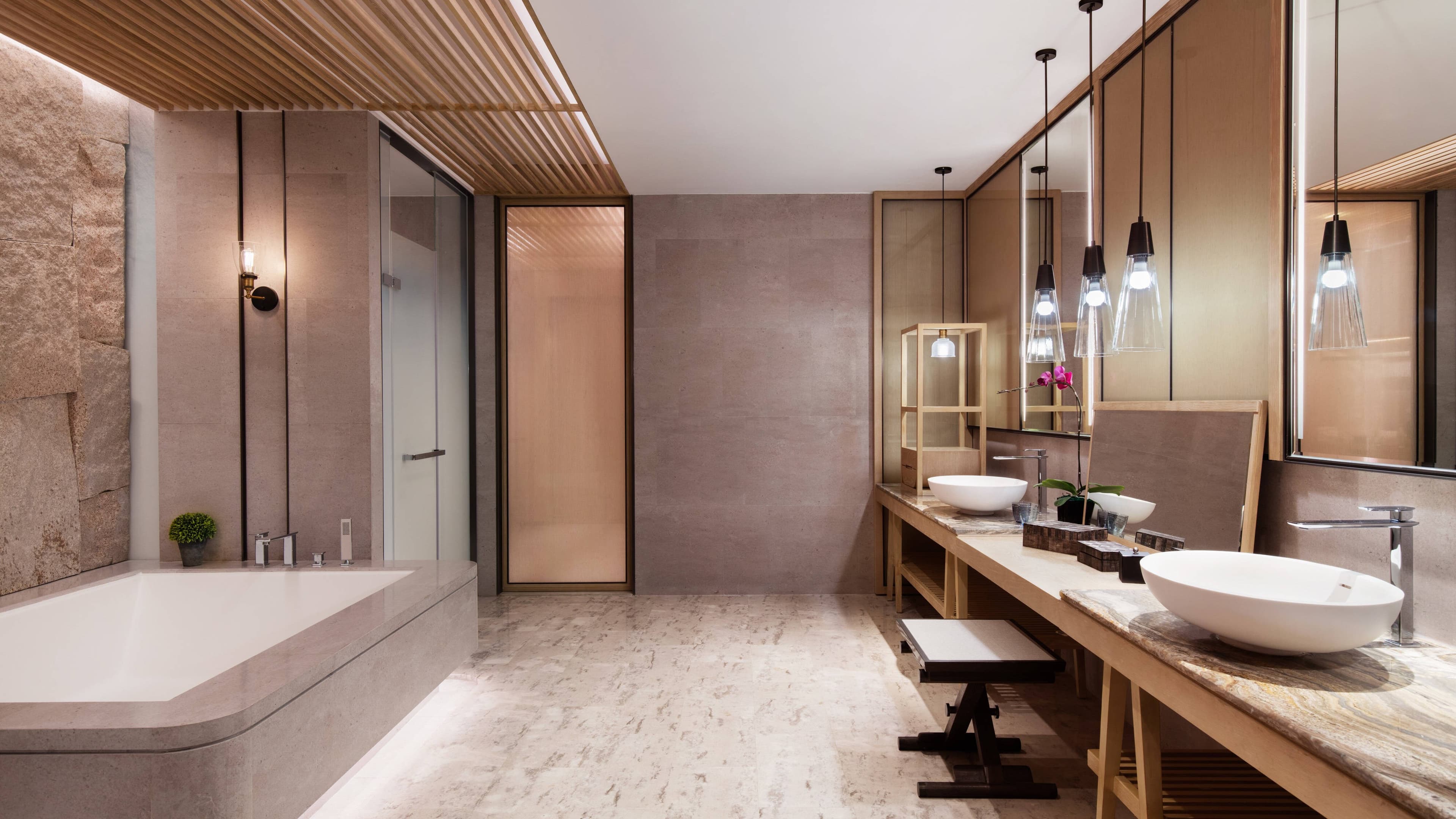HUALUXE Shenzhen Bao'an — 18