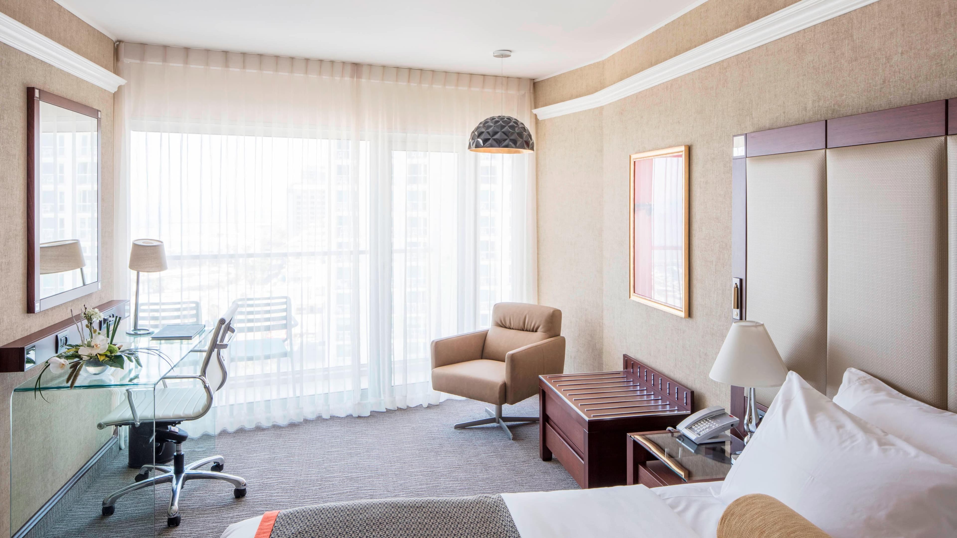 Renaissance Tel Aviv Hotel - Image 2