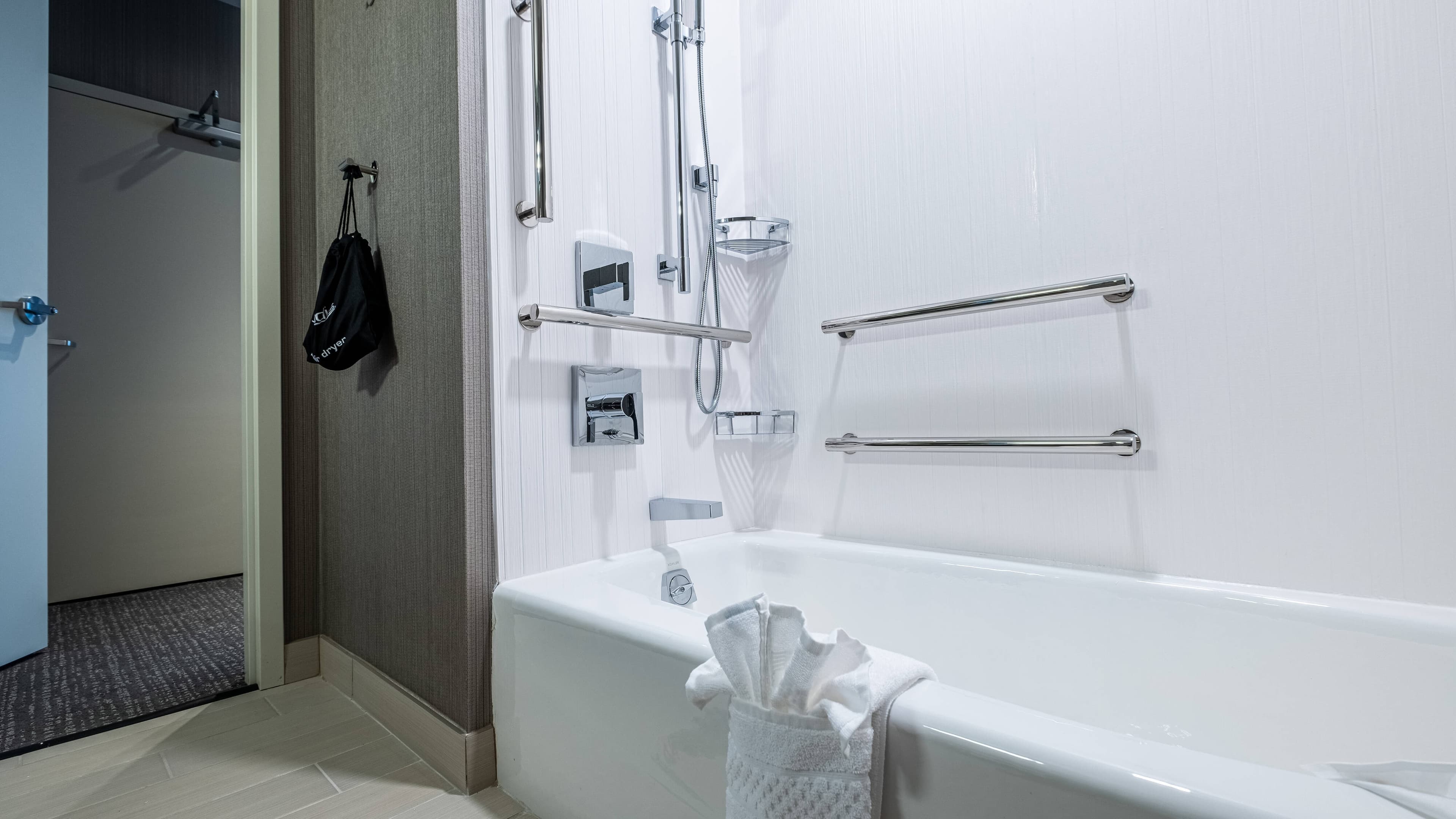 Candlewood Suites Perrysburg — 17