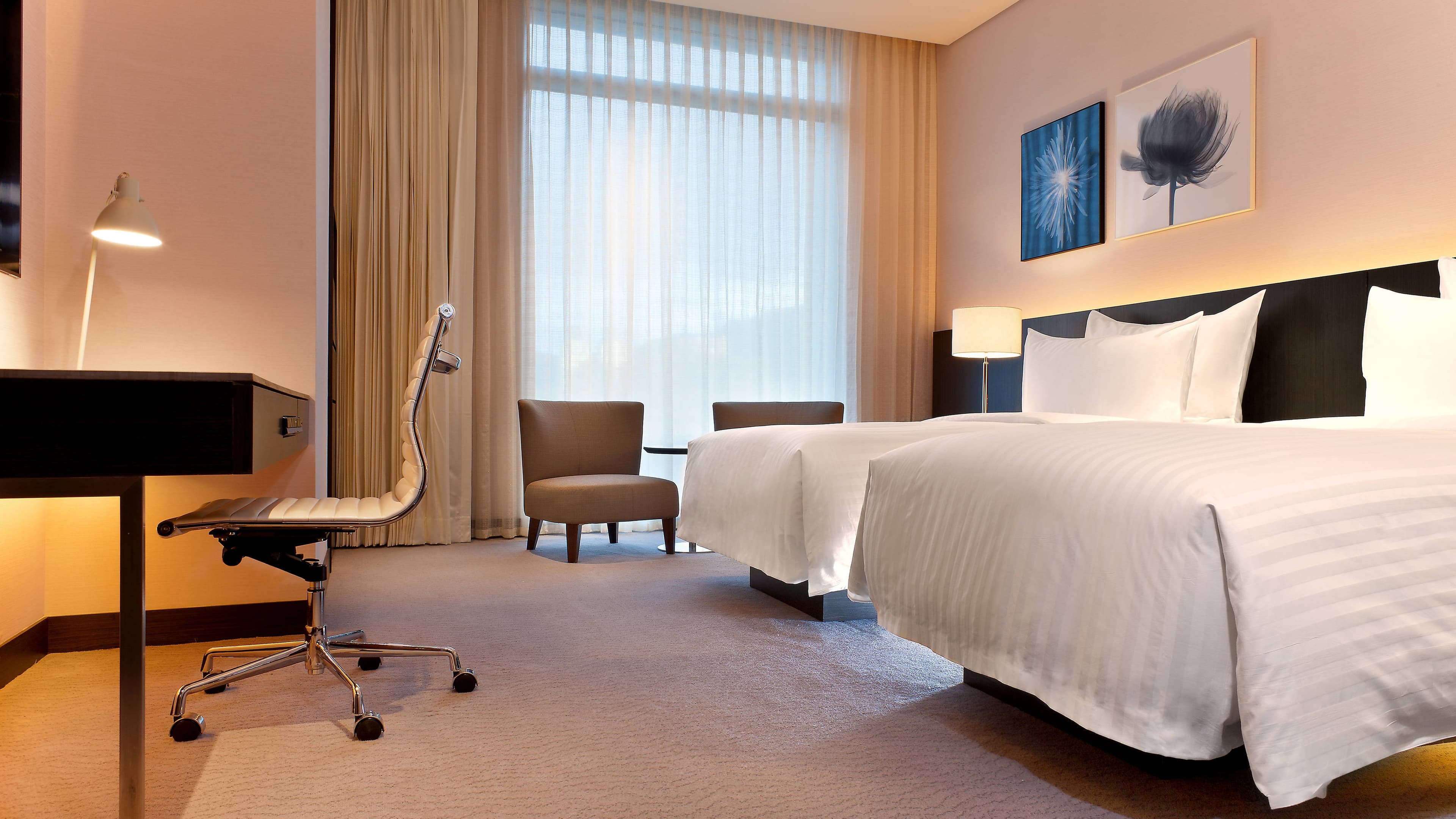 Deluxe Twin Room - Image 1