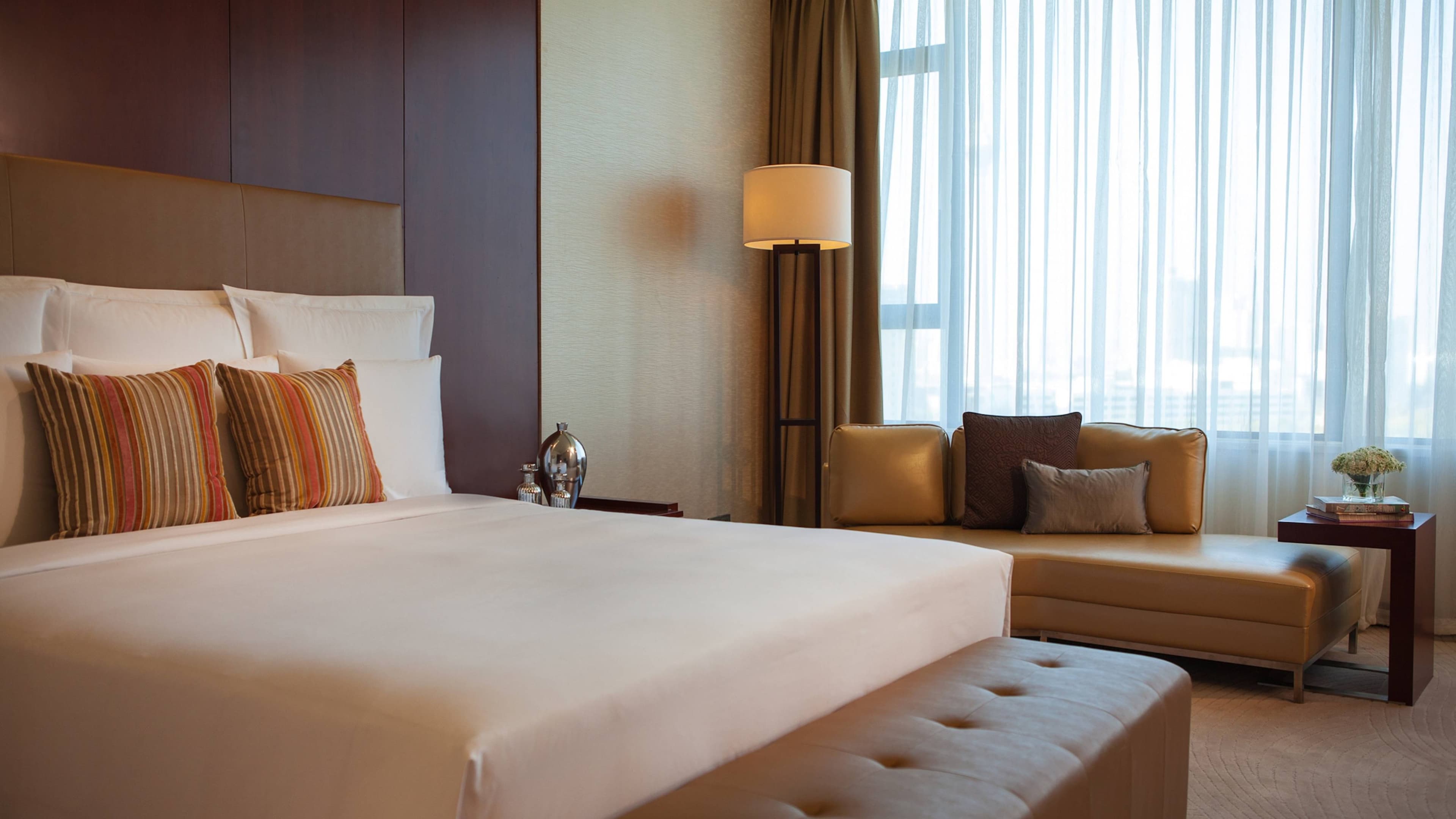 Renaissance Tianjin Lakeview Hotel - Image 2