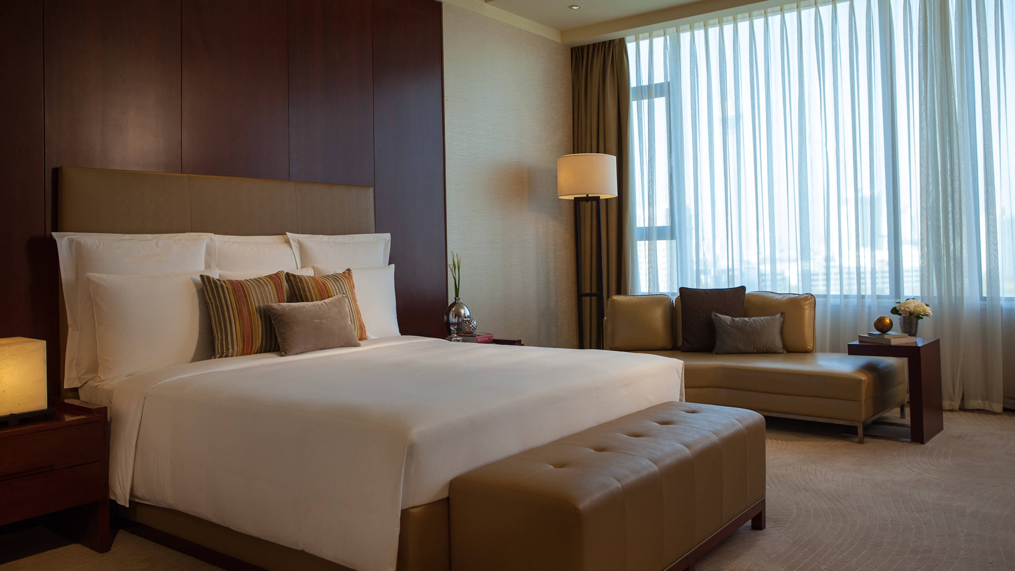 Renaissance Tianjin Lakeview Hotel - Image 5