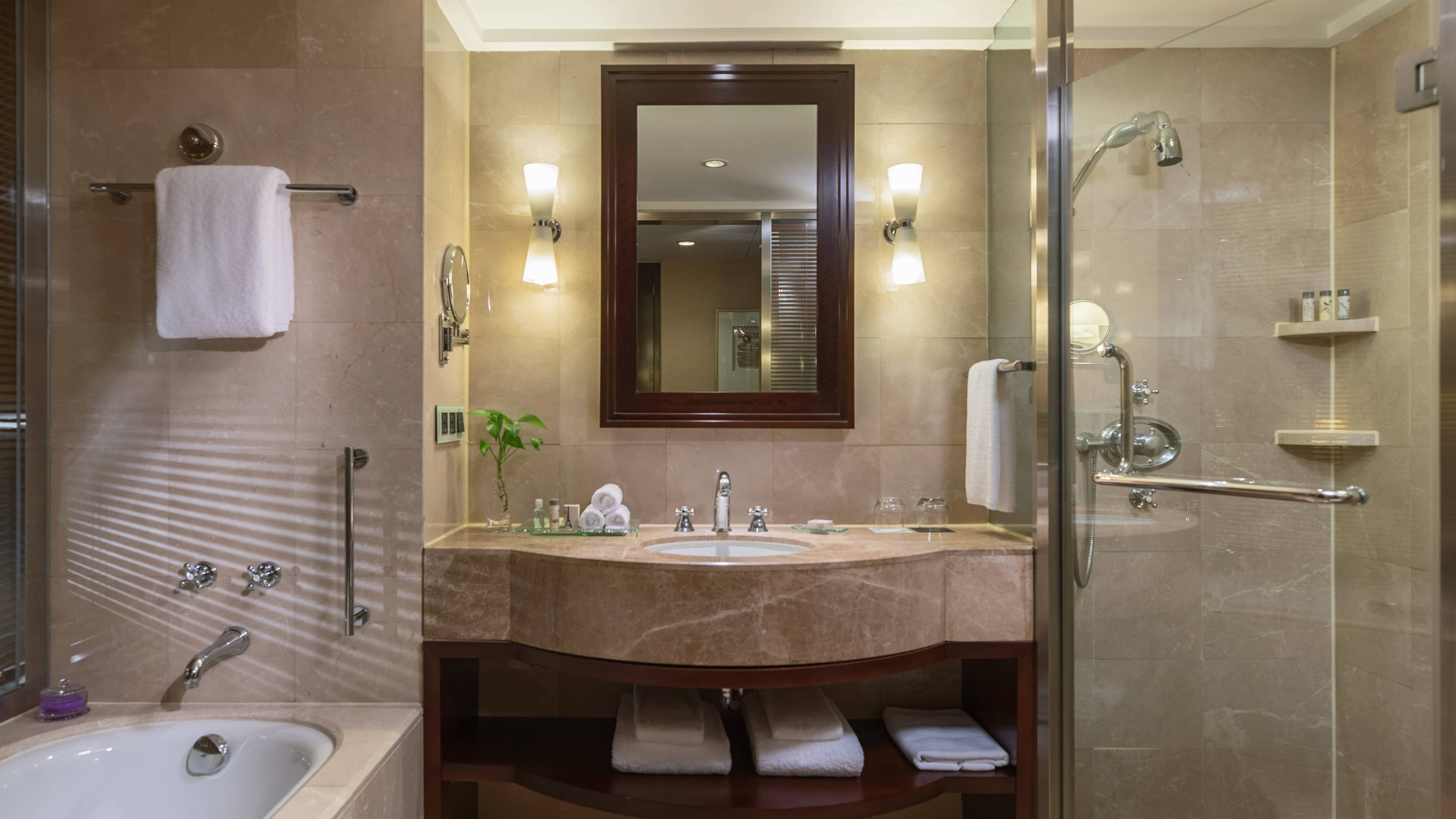 Crowne Plaza Tianjin Jinnan - Image 3