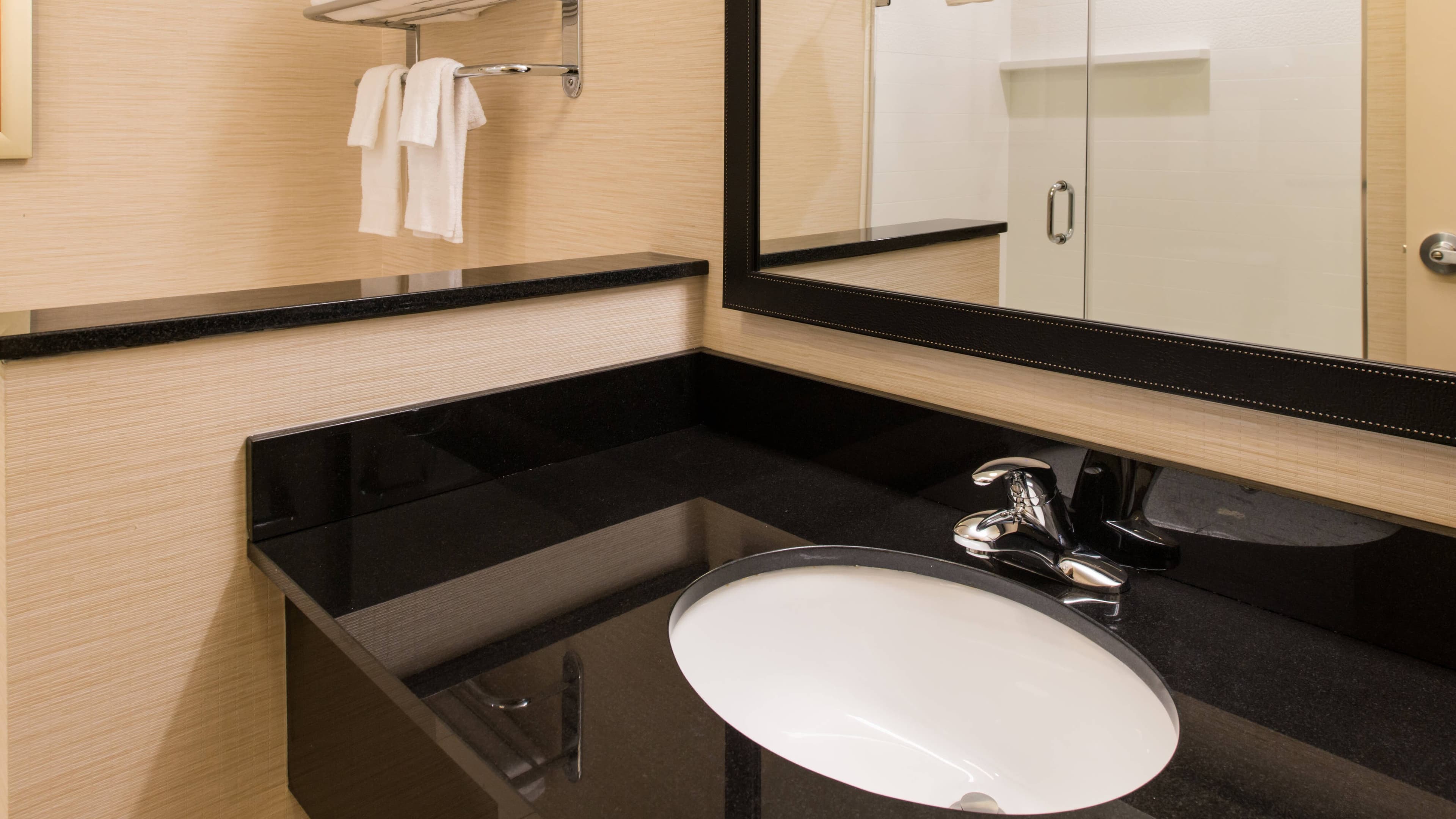 Fairfield Inn & Suites Utica - Image 4