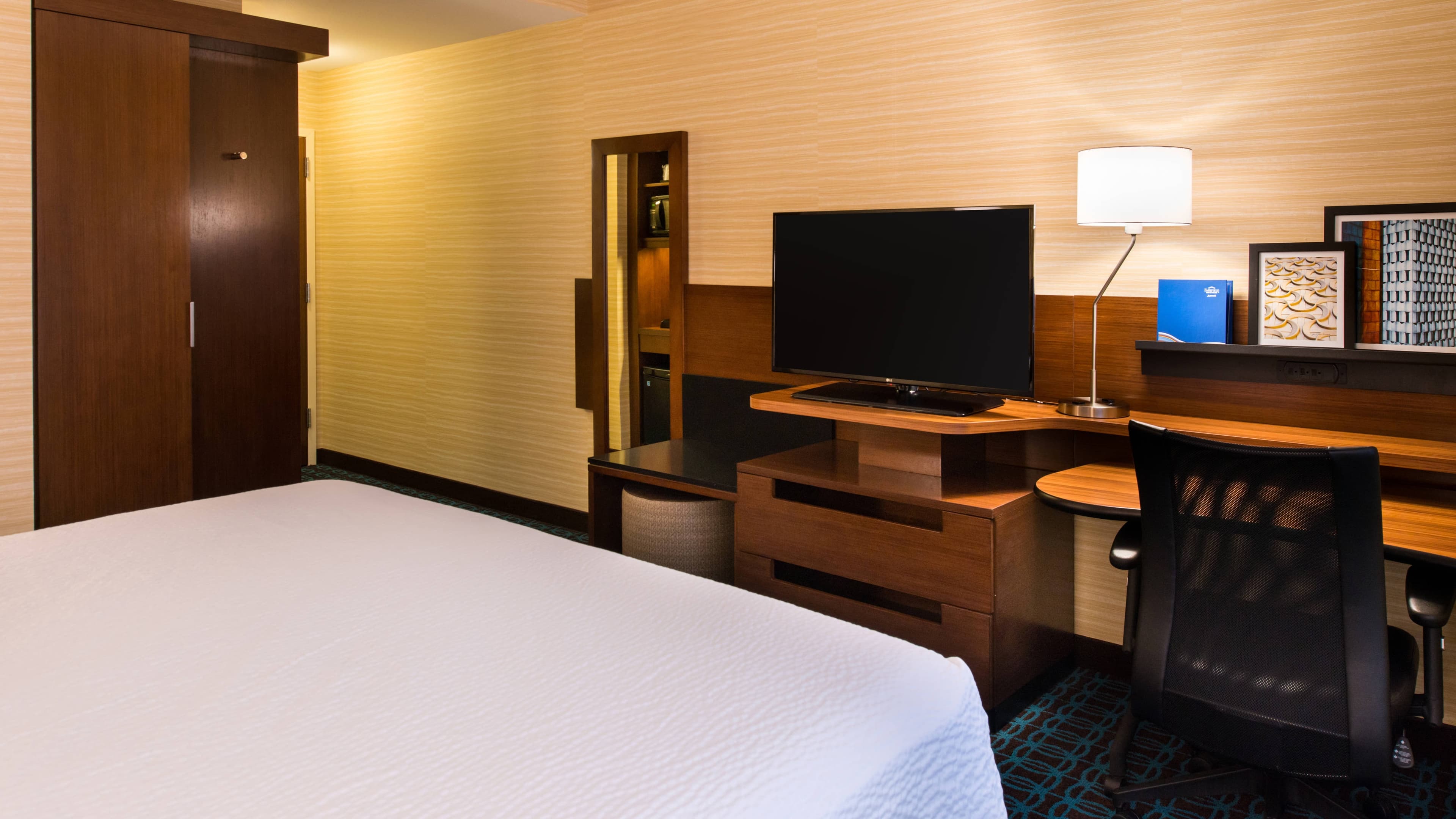 Fairfield Inn & Suites Utica - Image 2