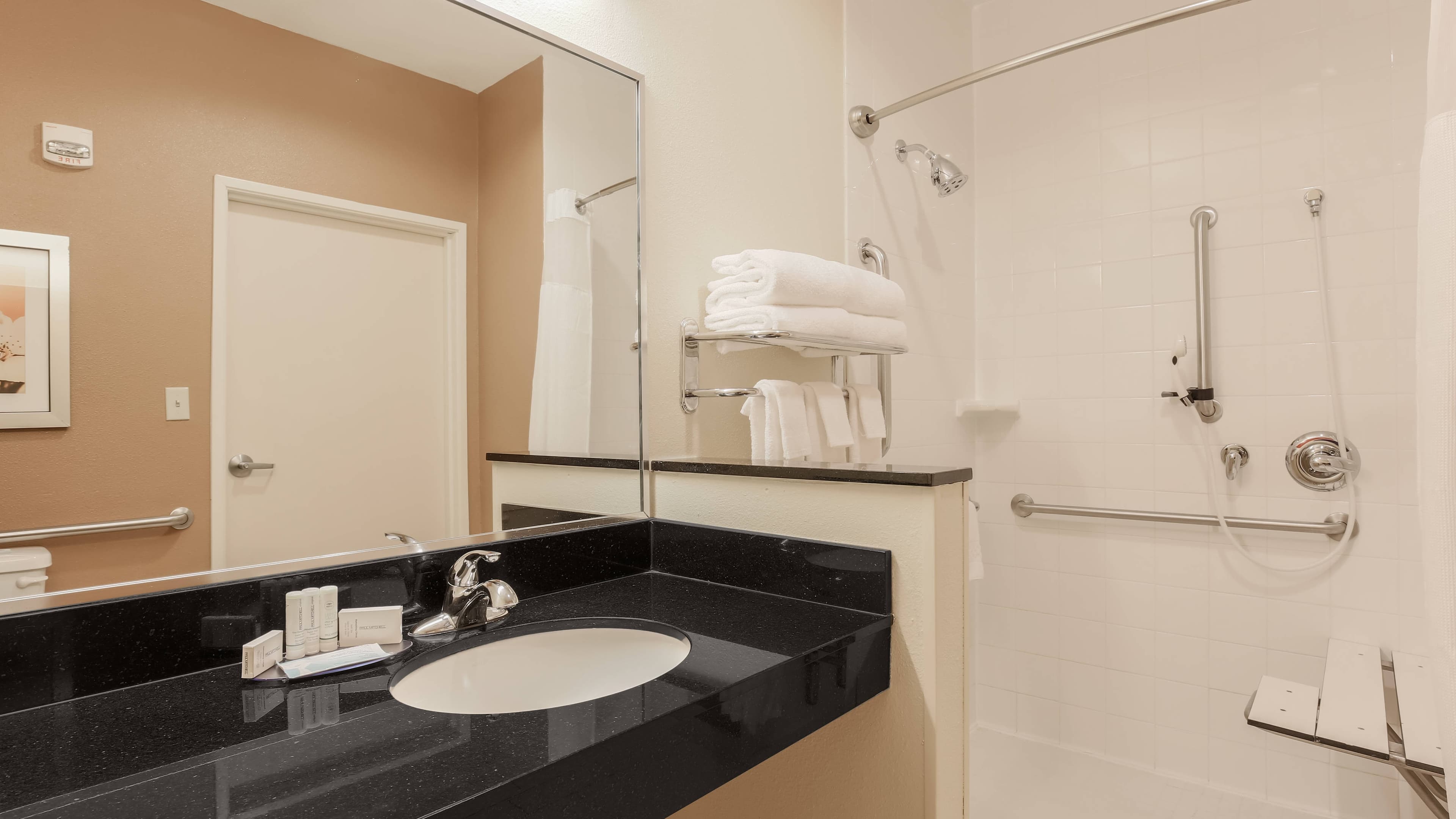 Fairfield Inn & Suites Victoria — 3