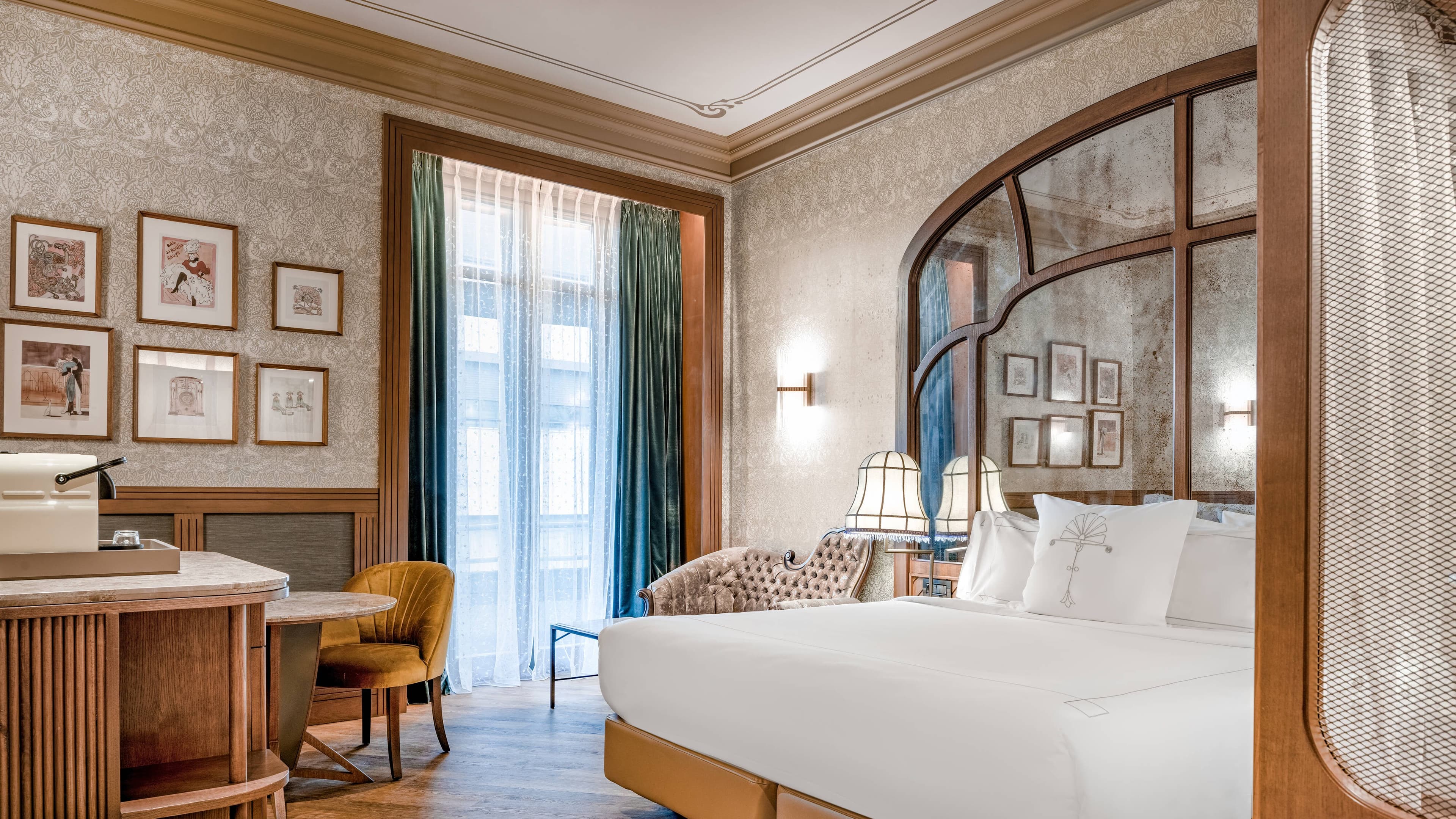 Deluxe King City View - Image 1