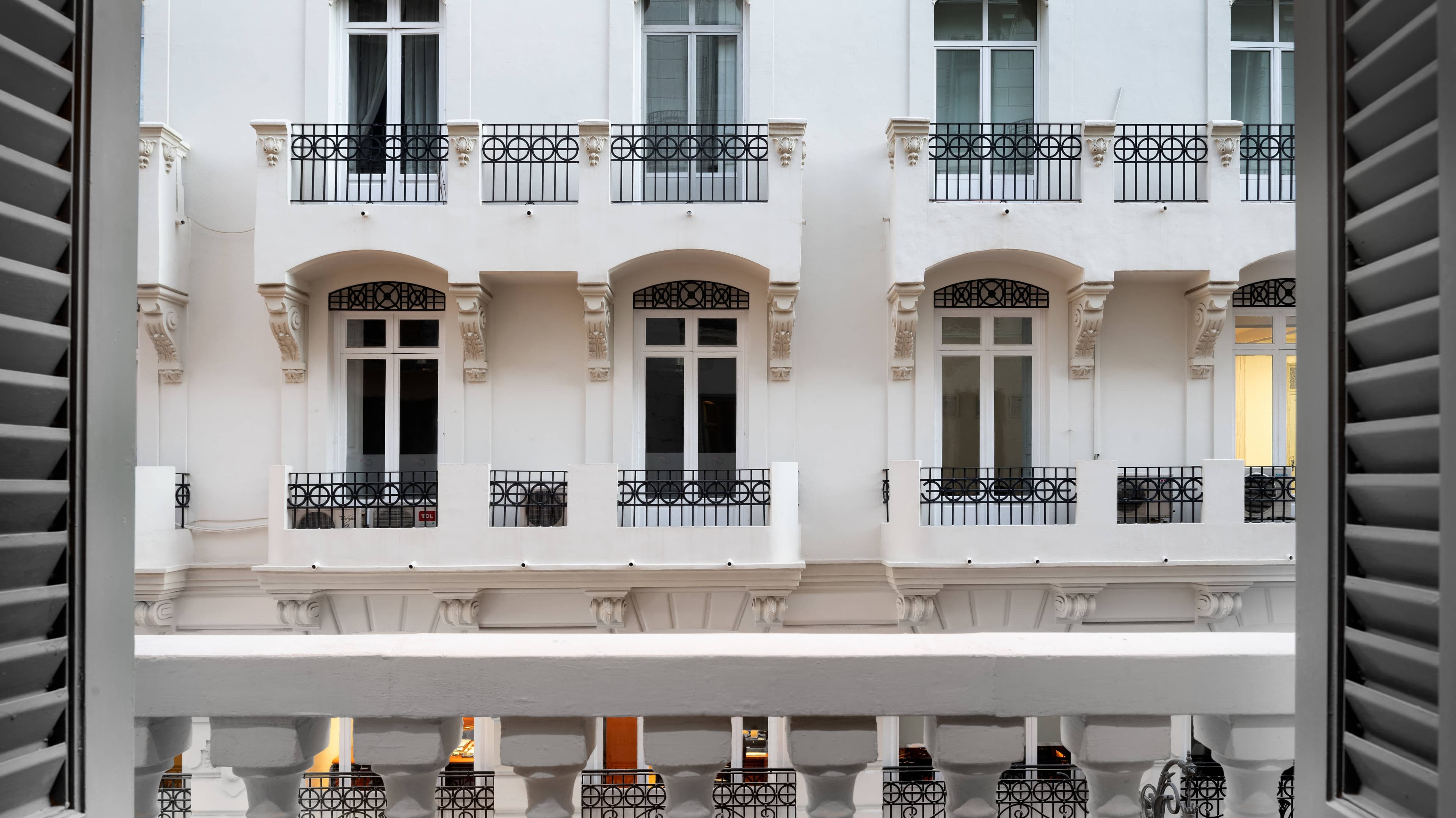 Deluxe King City View - Image 5