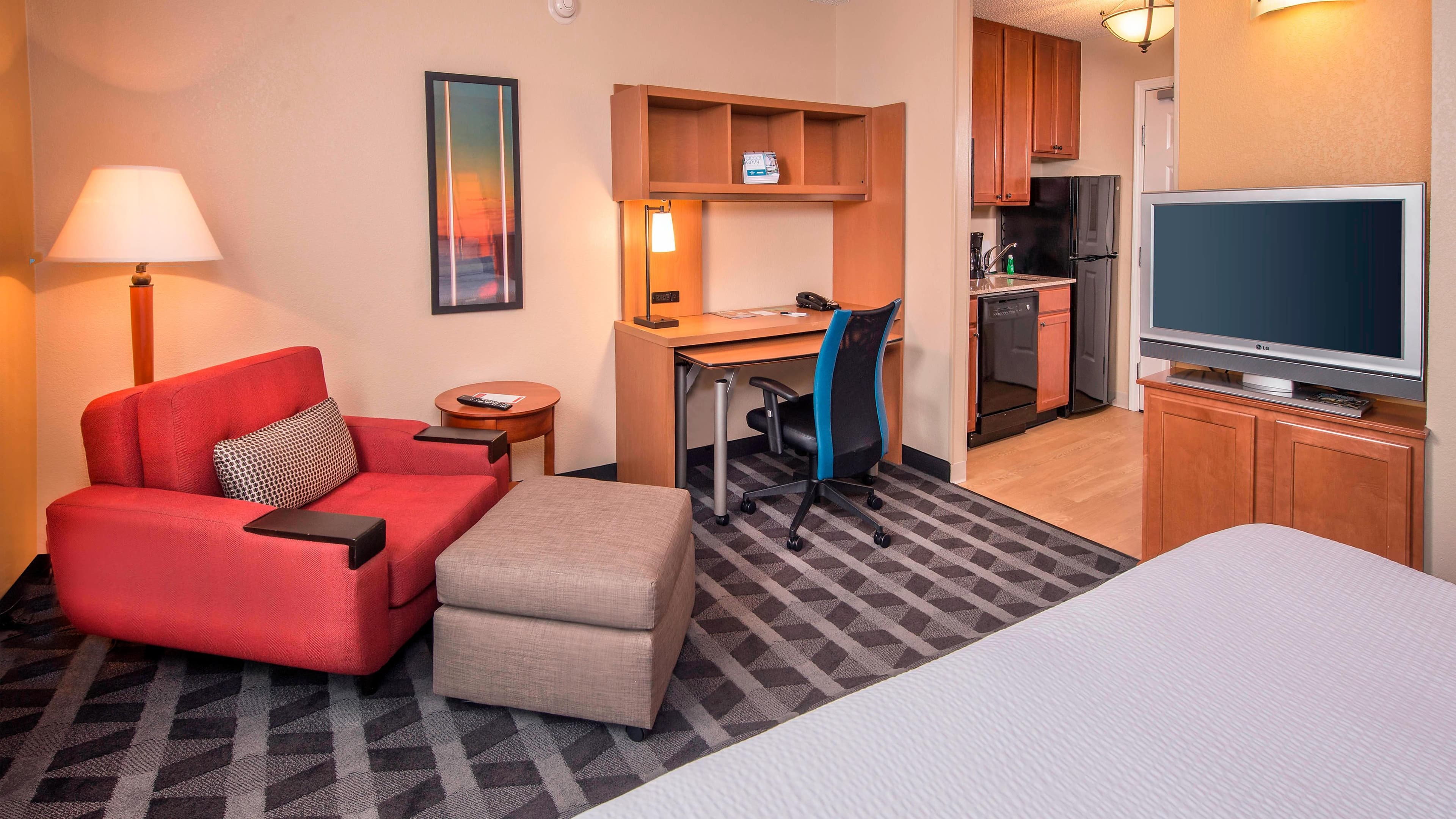 TownePlace Suites Clinton at Joint Base Andrews - Image 2