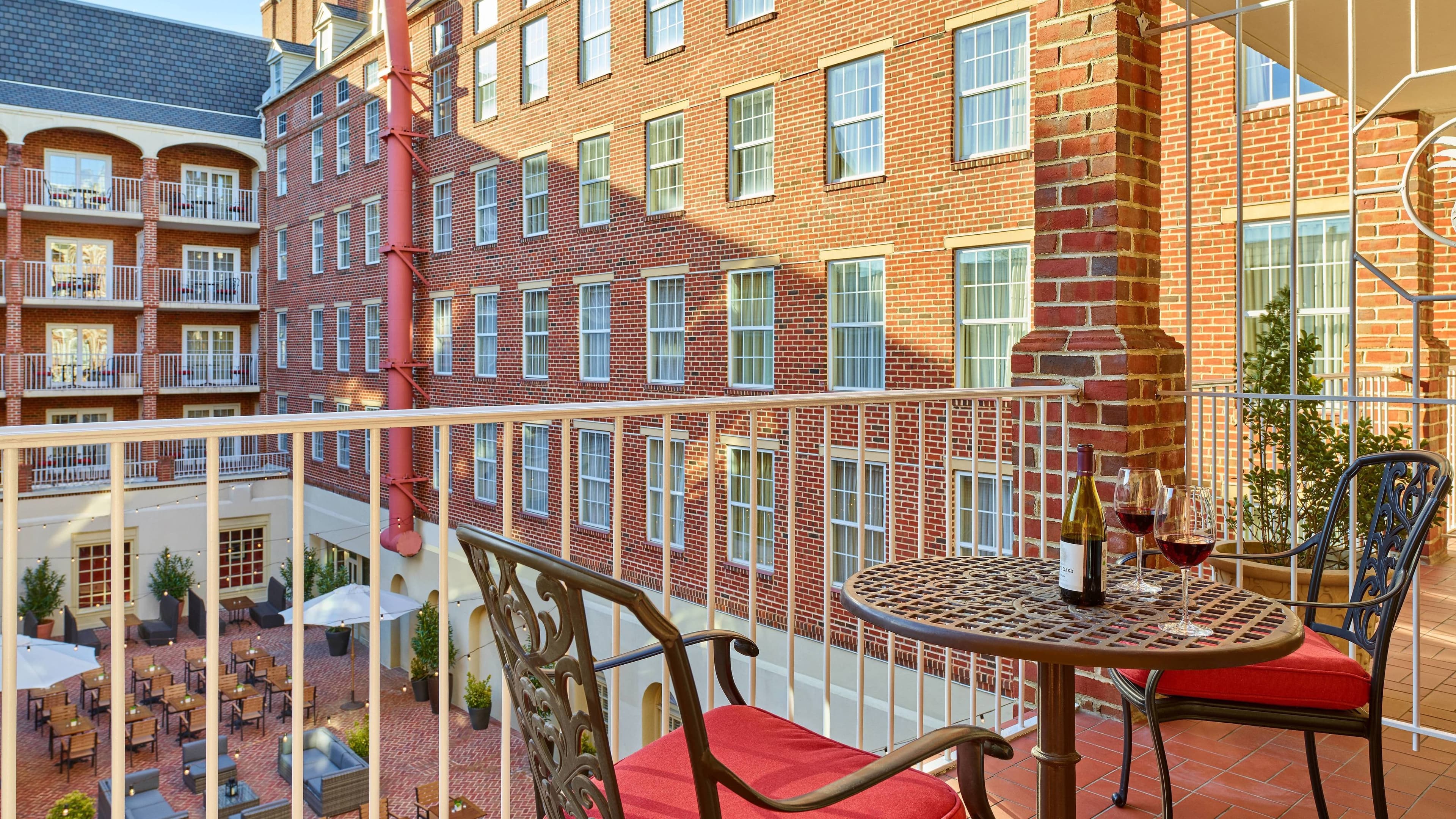 The Alexandrian Old Town Alexandria, Autograph Collection — 13