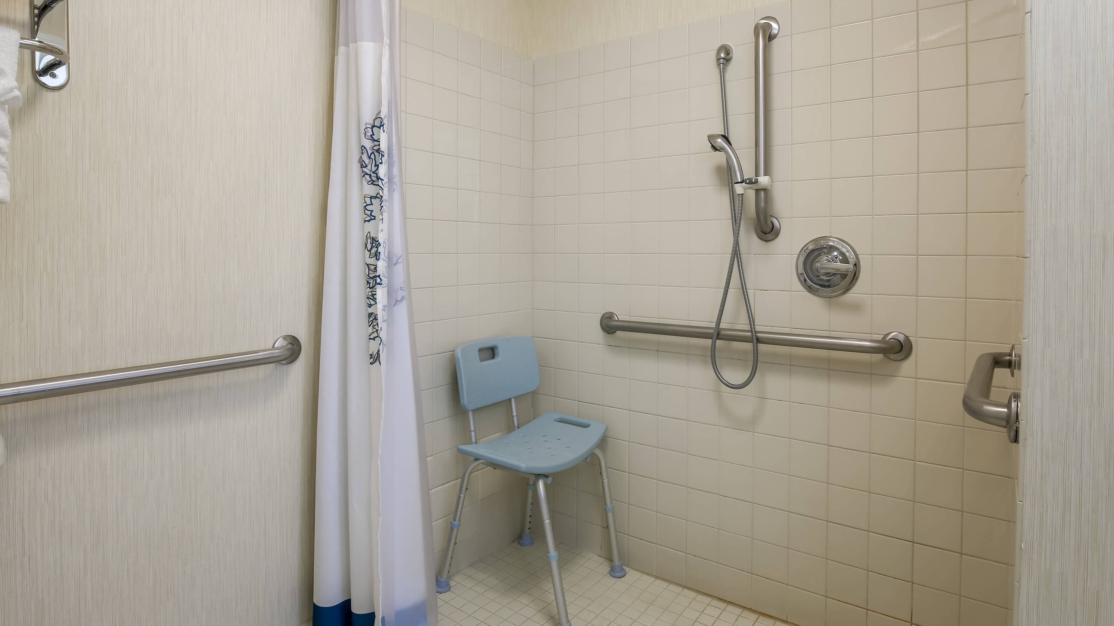 1 Bedroom Suite - Image 6