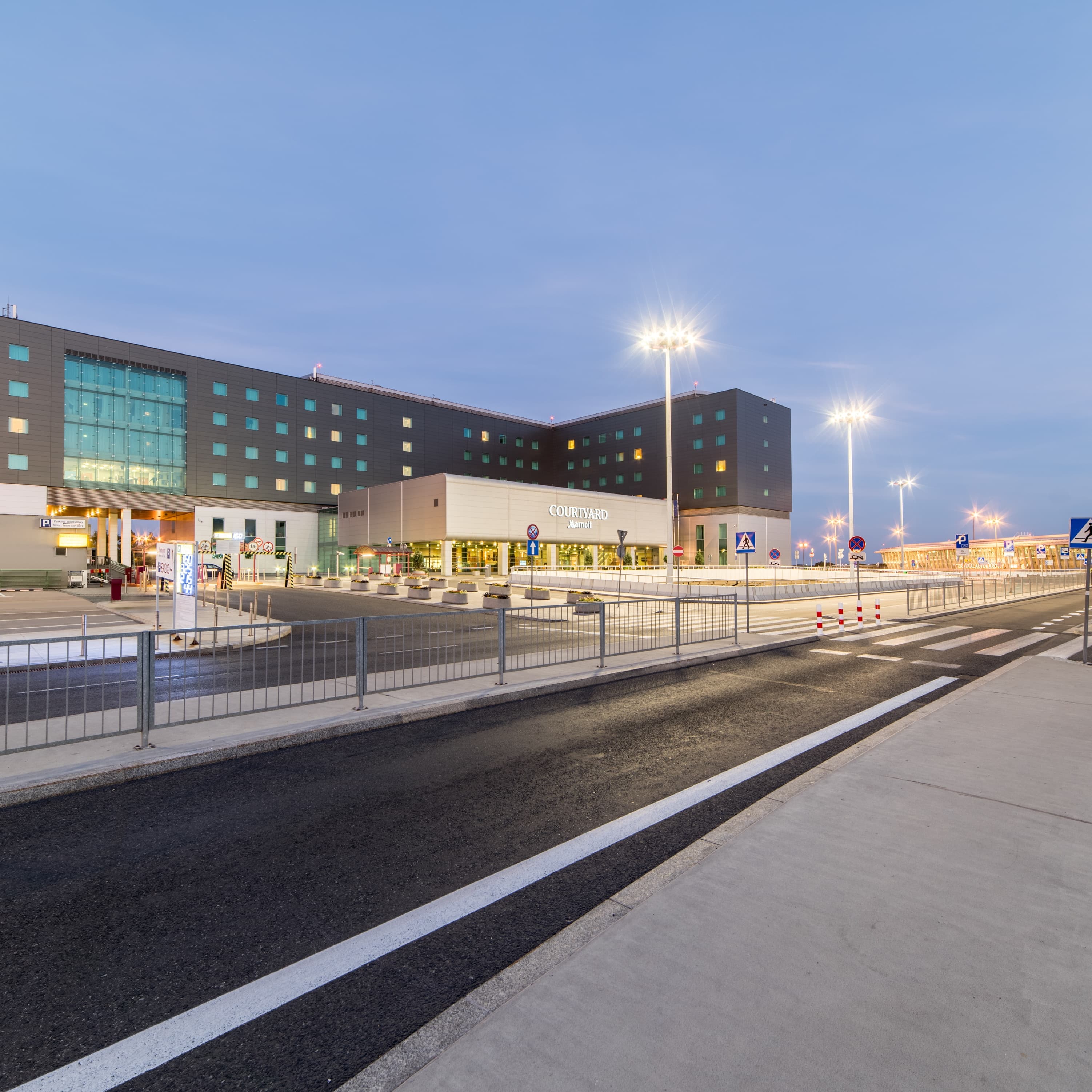Courtyard Warsaw Airport