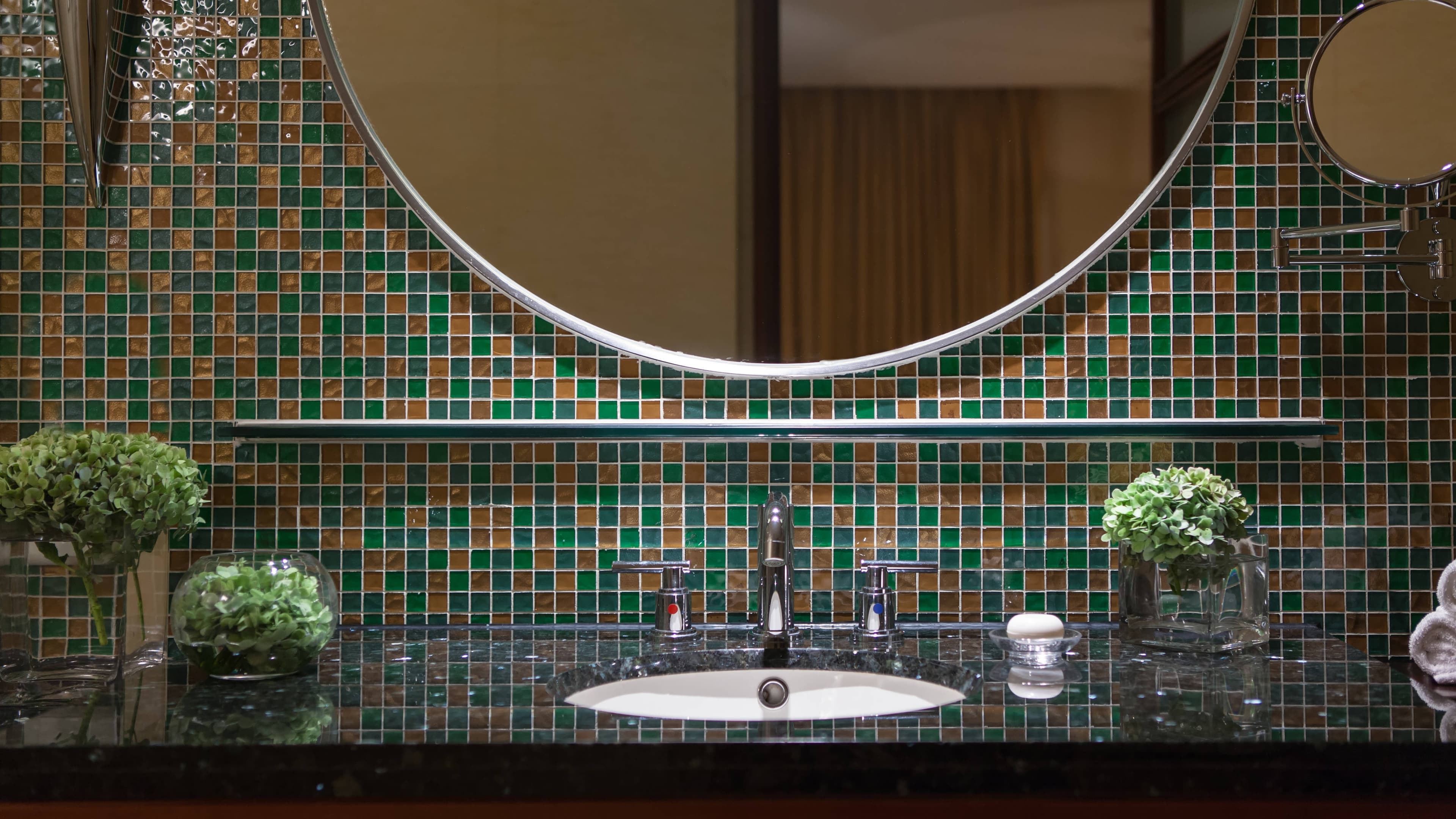Renaissance Wuhan Hotel - Image 4