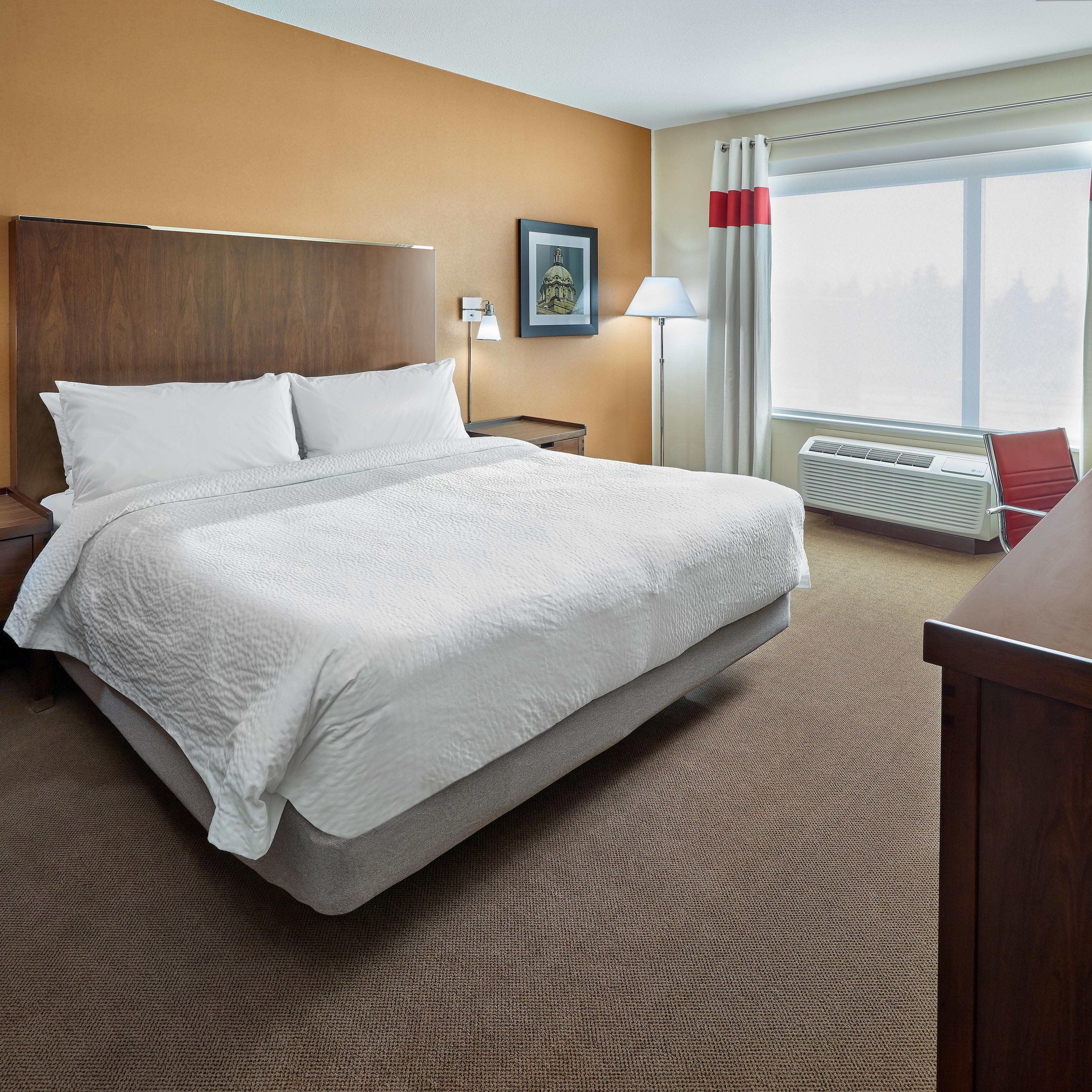 Four Points by Sheraton Edmonton West - Image 1