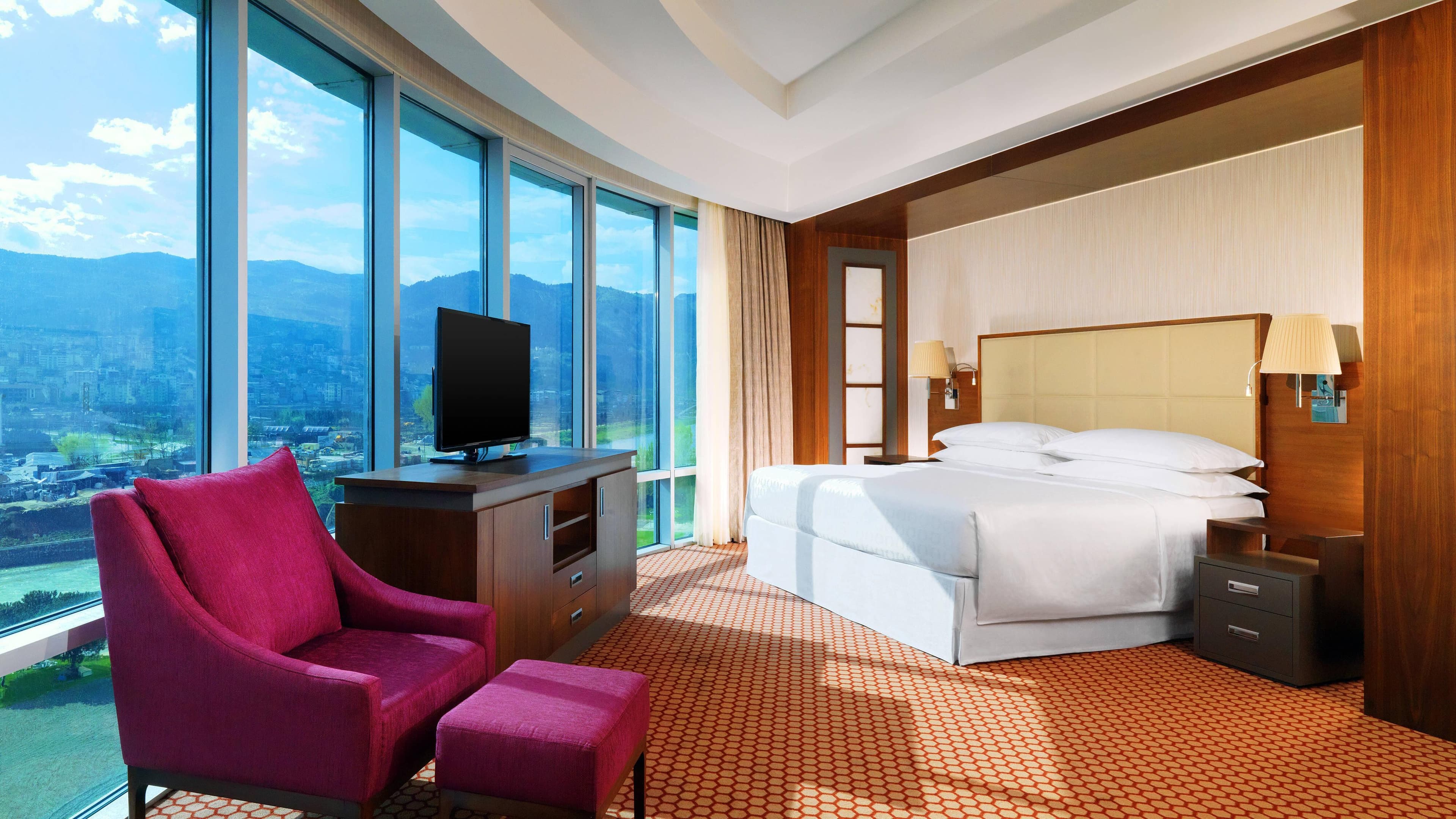 Deluxe Guest Room - Image 2