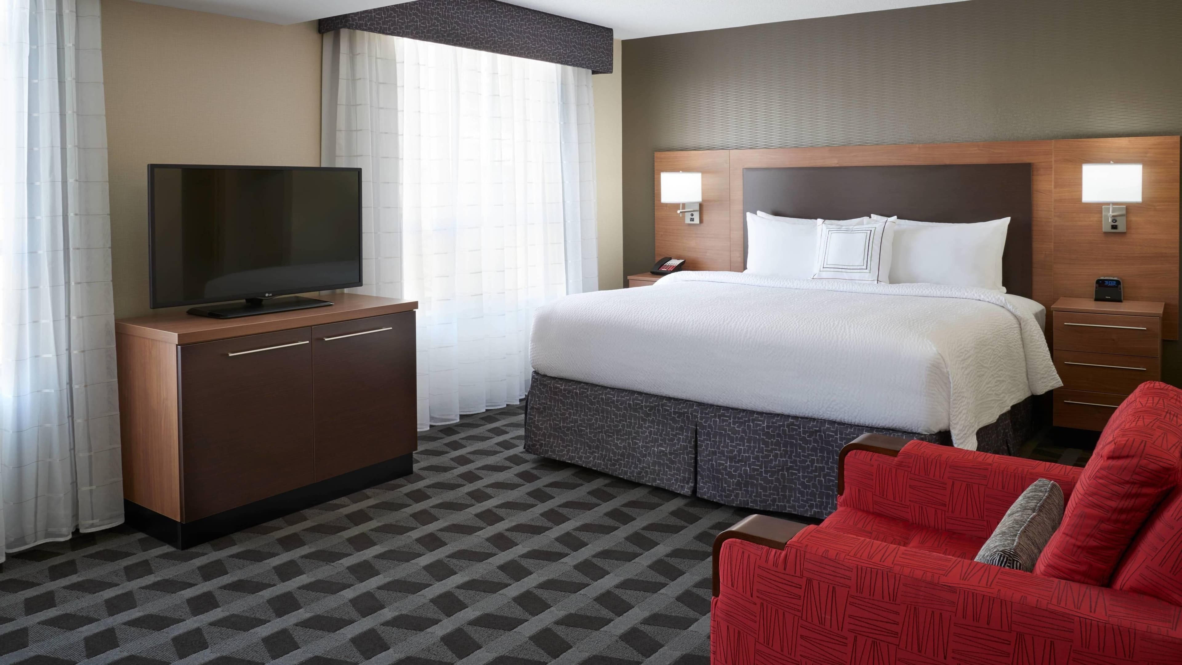 Holiday Inn Express & Suites Windsor East – Lakeshore — 19