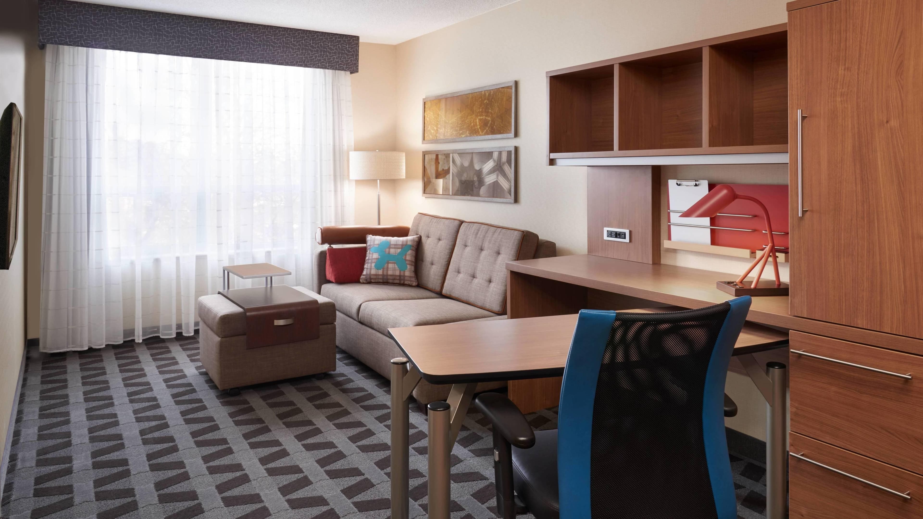 Holiday Inn Express & Suites Windsor East – Lakeshore — 16