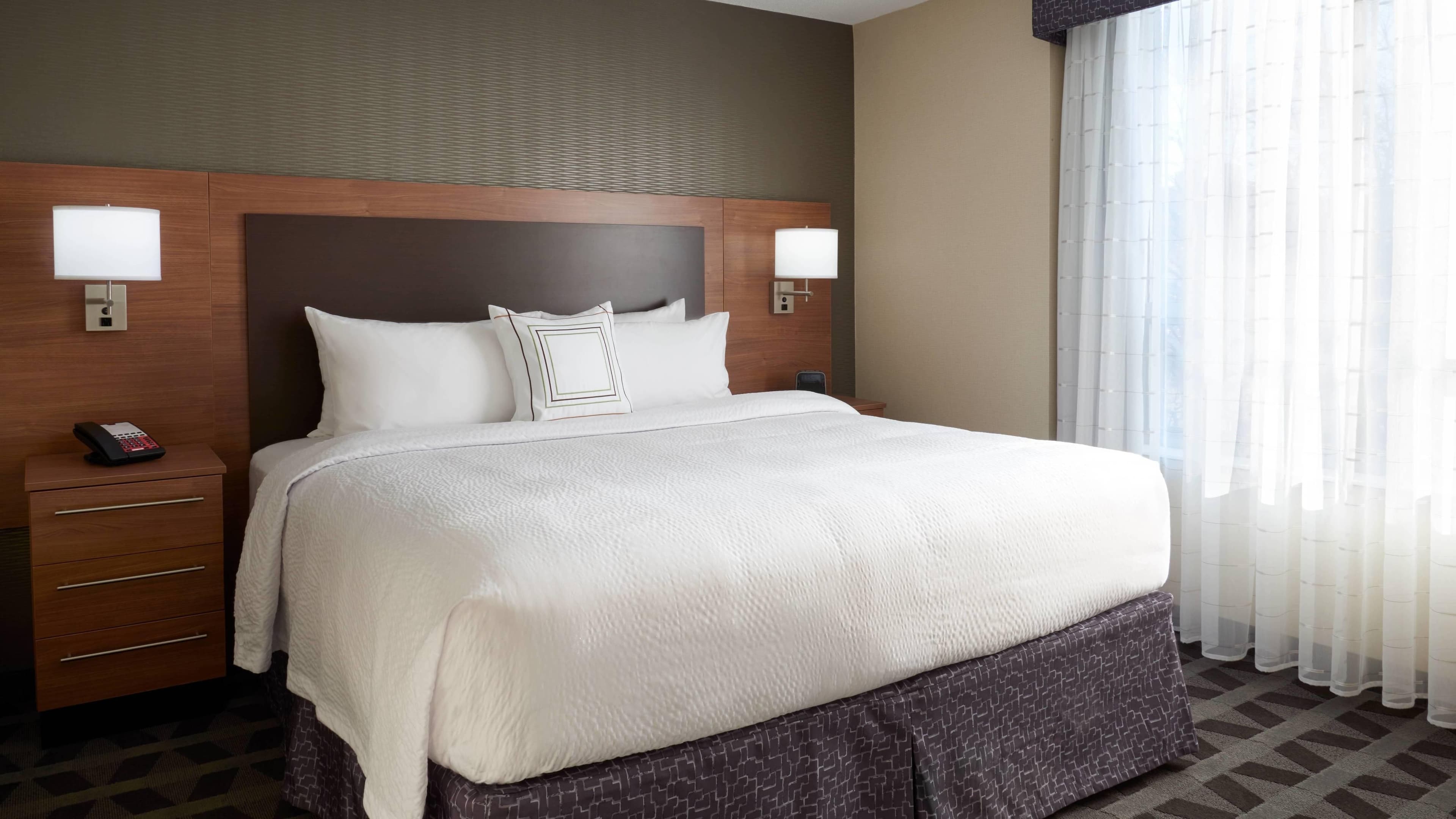 Holiday Inn Express & Suites Windsor East – Lakeshore — 15