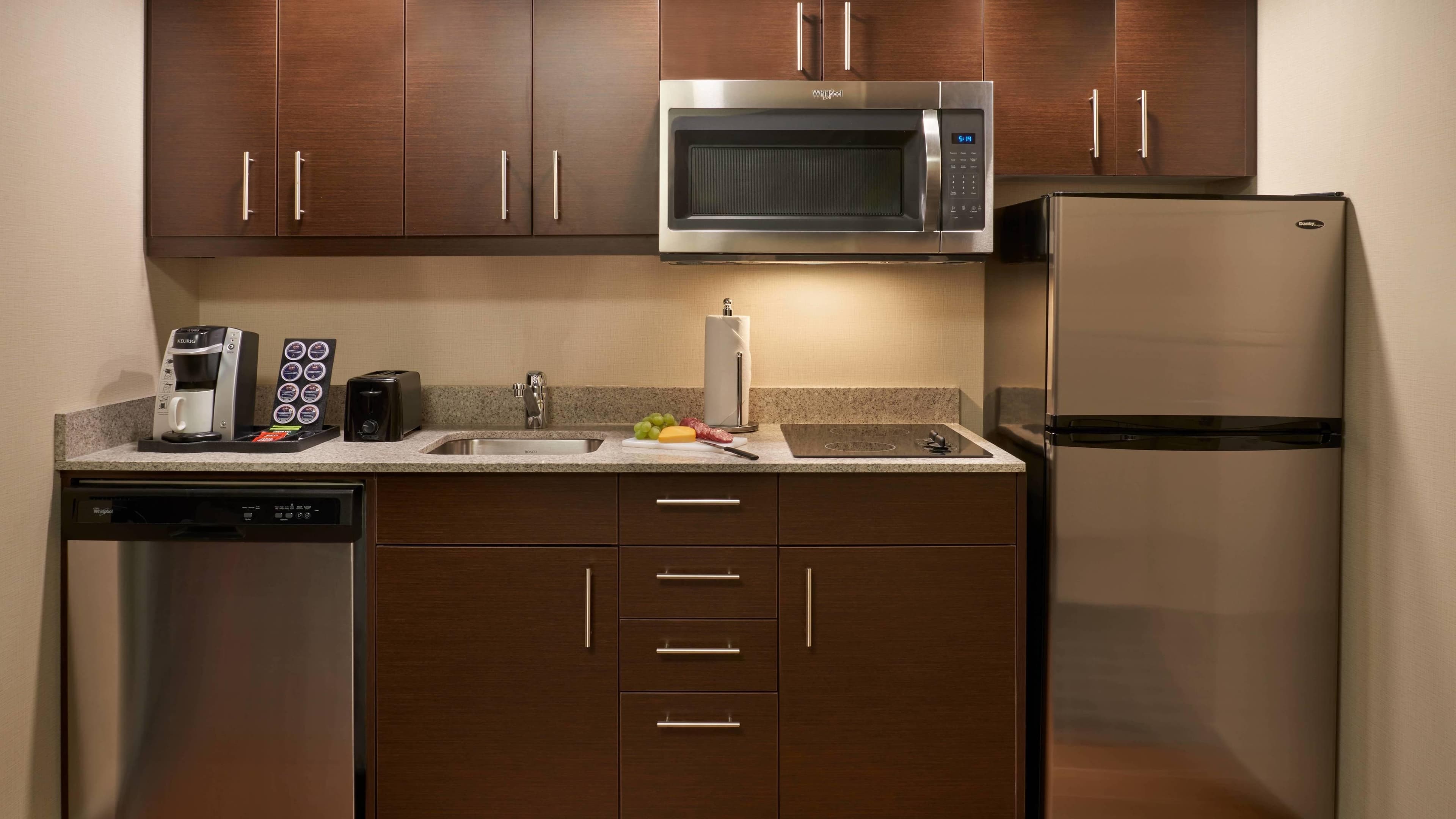 Holiday Inn Express & Suites Windsor East – Lakeshore — 17