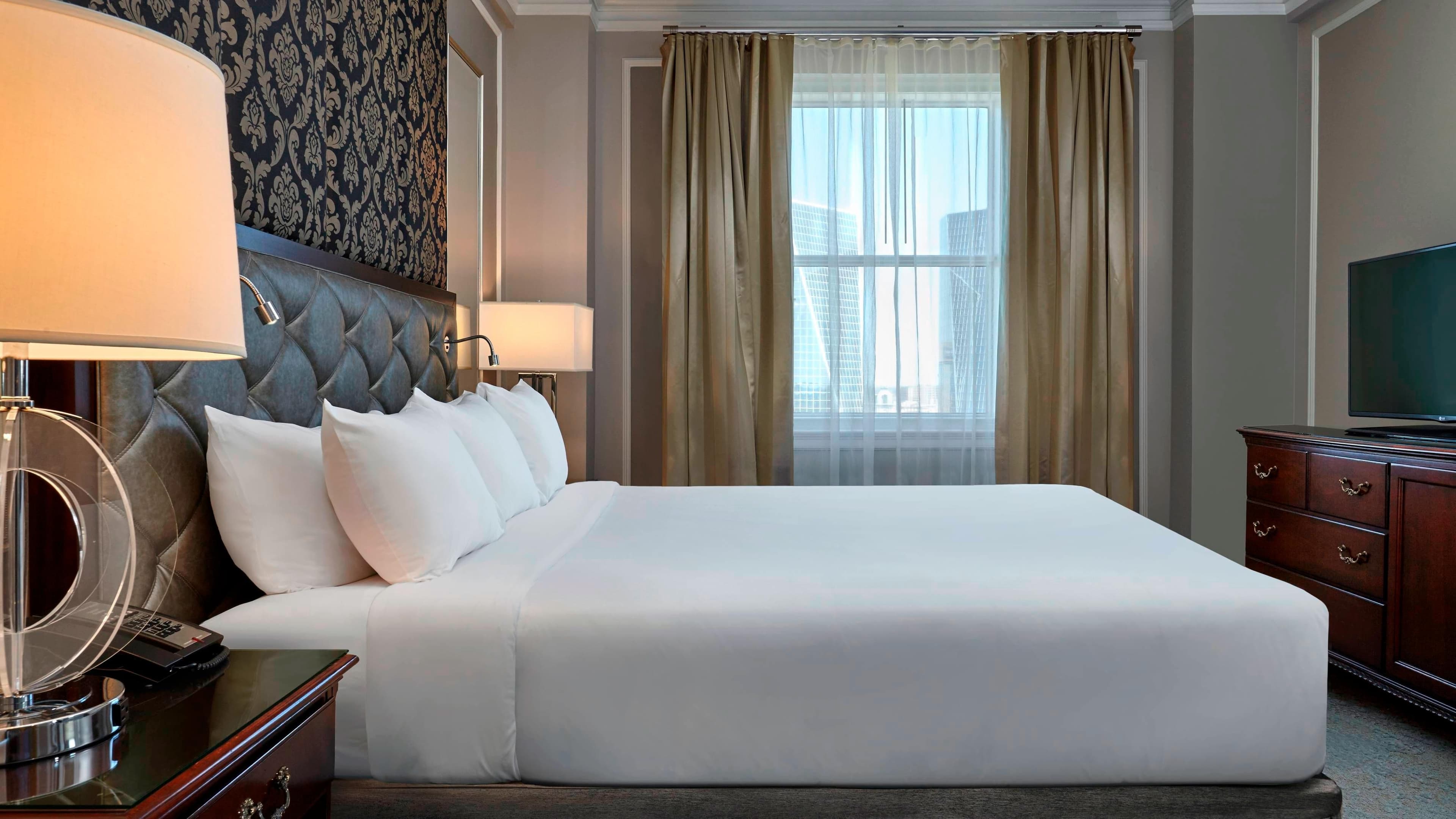 The Hotel Saskatchewan, Autograph Collection - Image 2