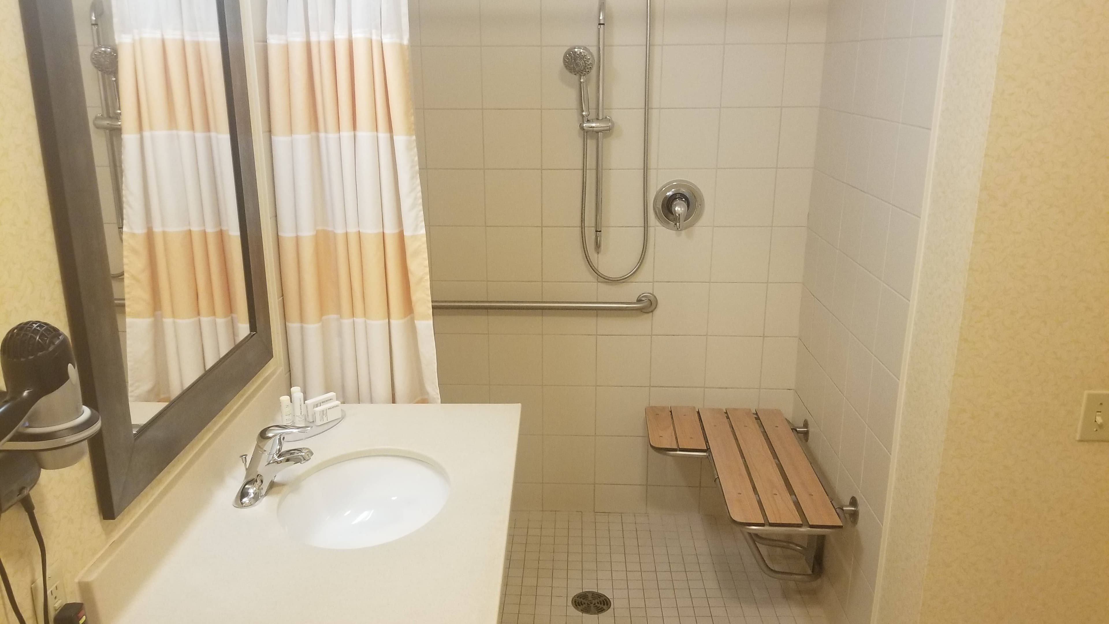 Fairfield Inn & Suites Sudbury — 12
