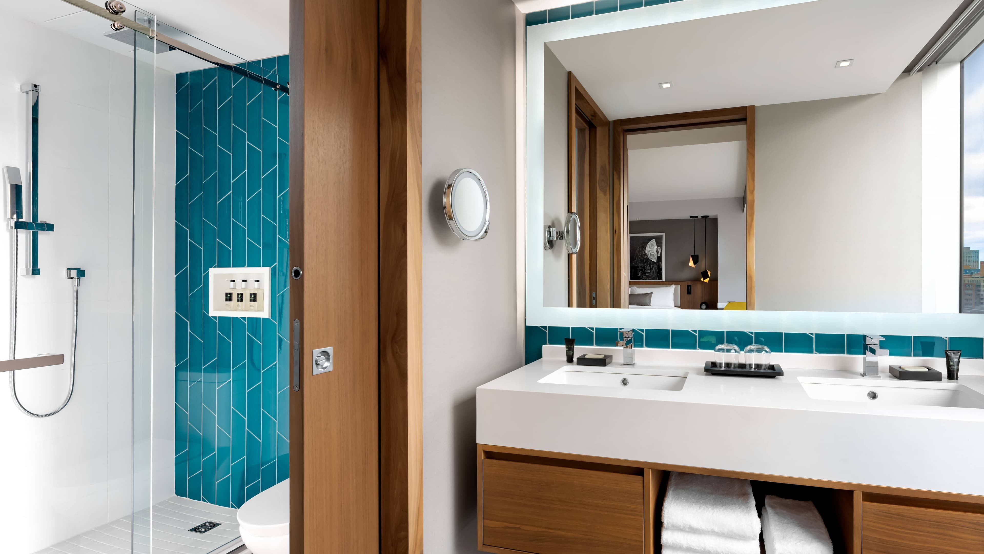Humaniti Hotel Montreal, Autograph Collection — 15