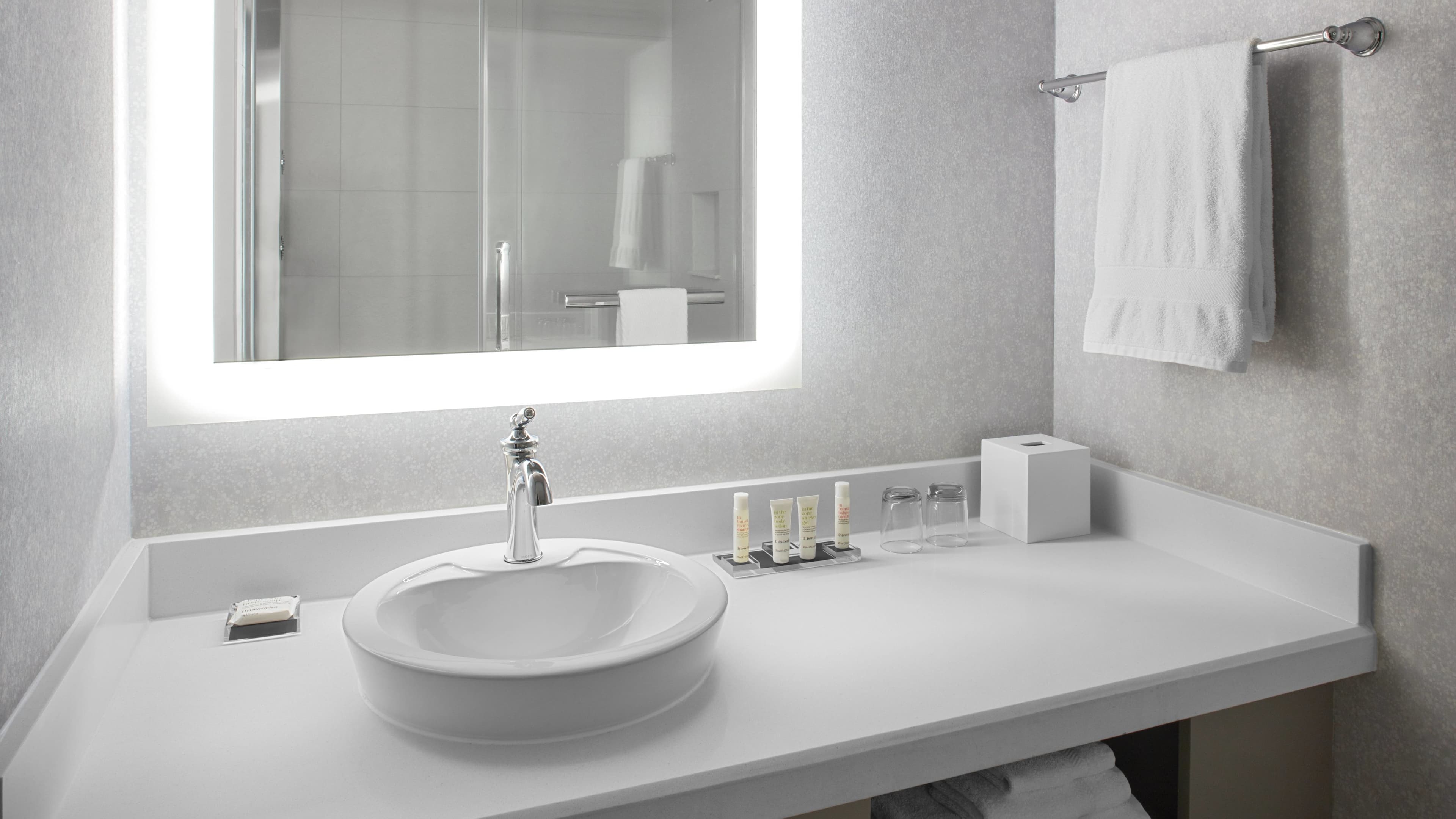 Holiday Inn & Suites Montreal Centre-ville Ouest - Image 4