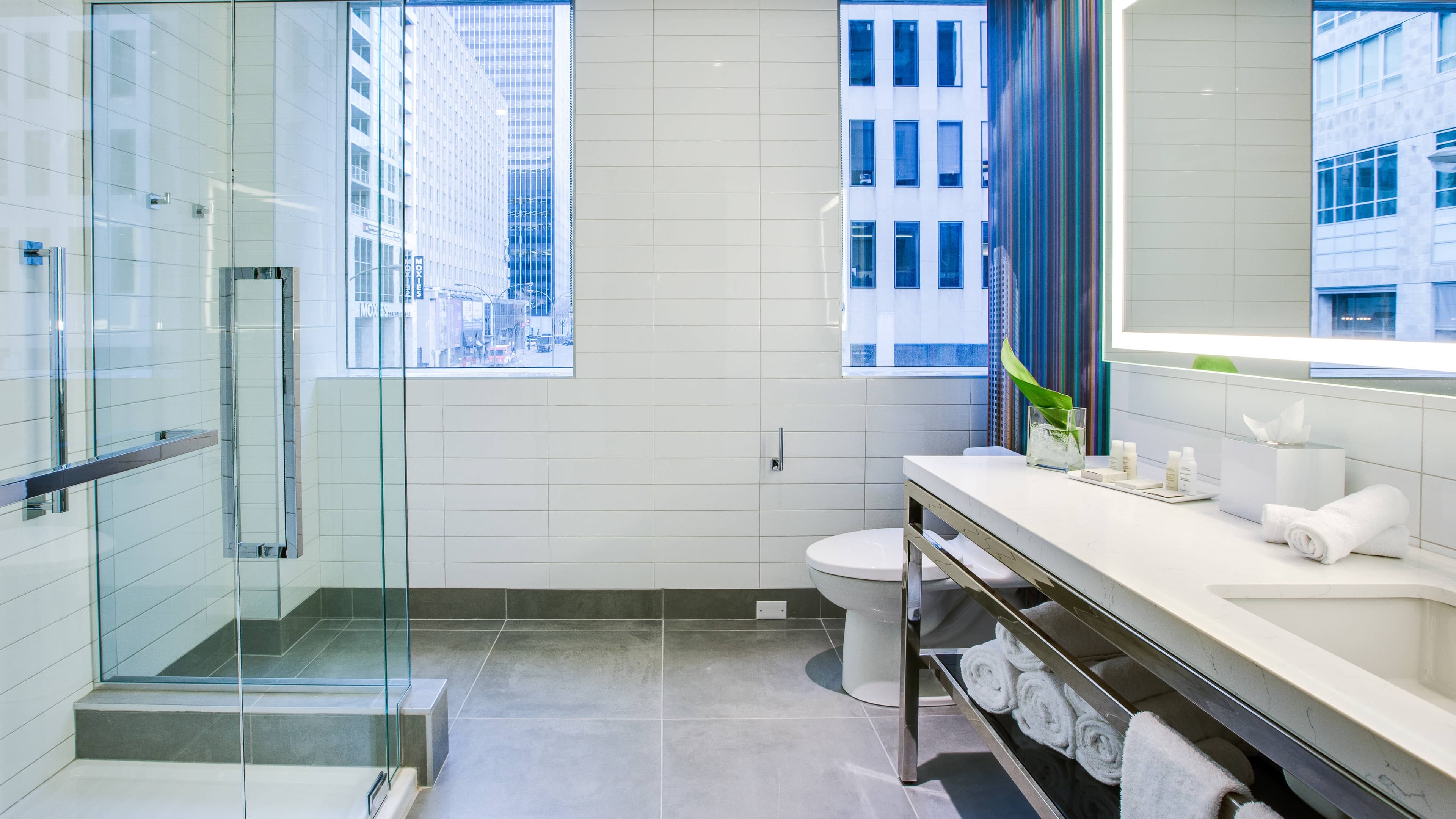 Renaissance Montreal Downtown Hotel — 14