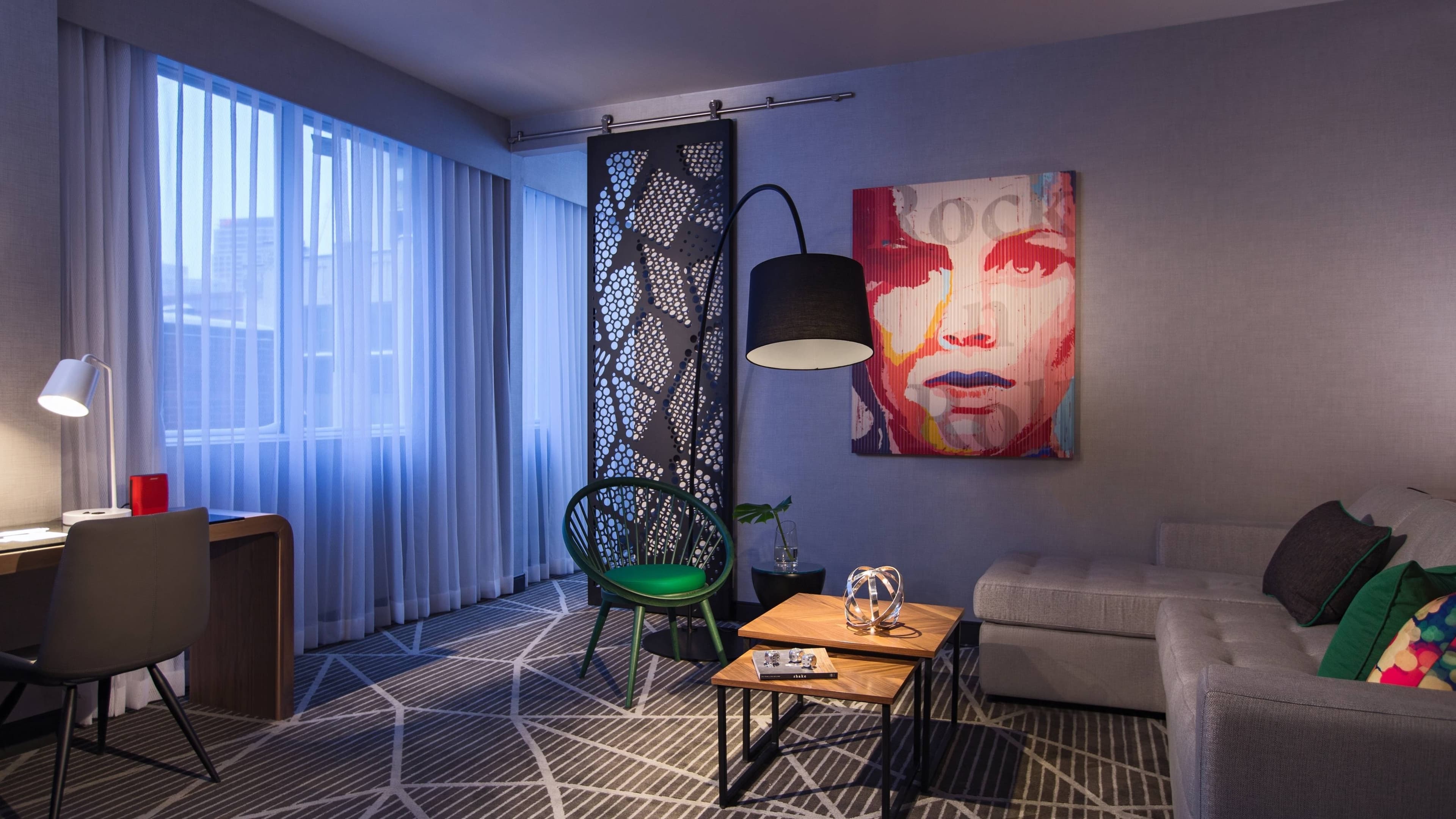 Renaissance Montreal Downtown Hotel — 11