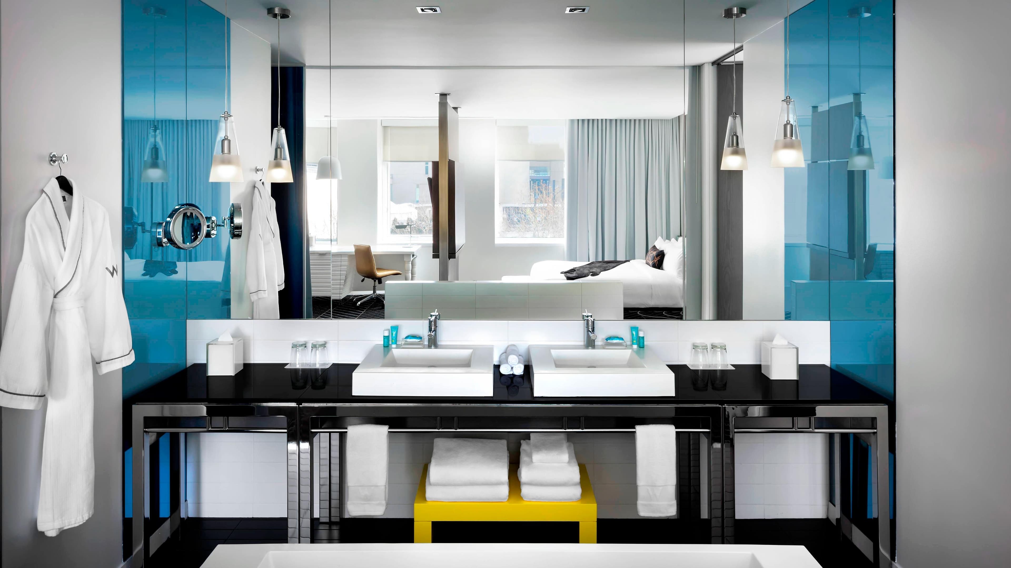 W Montreal — 32