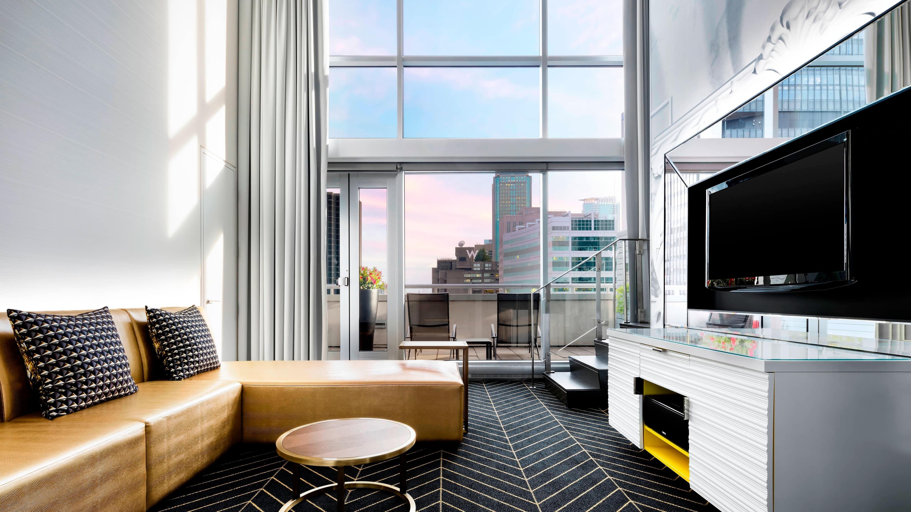 W Montreal — 8