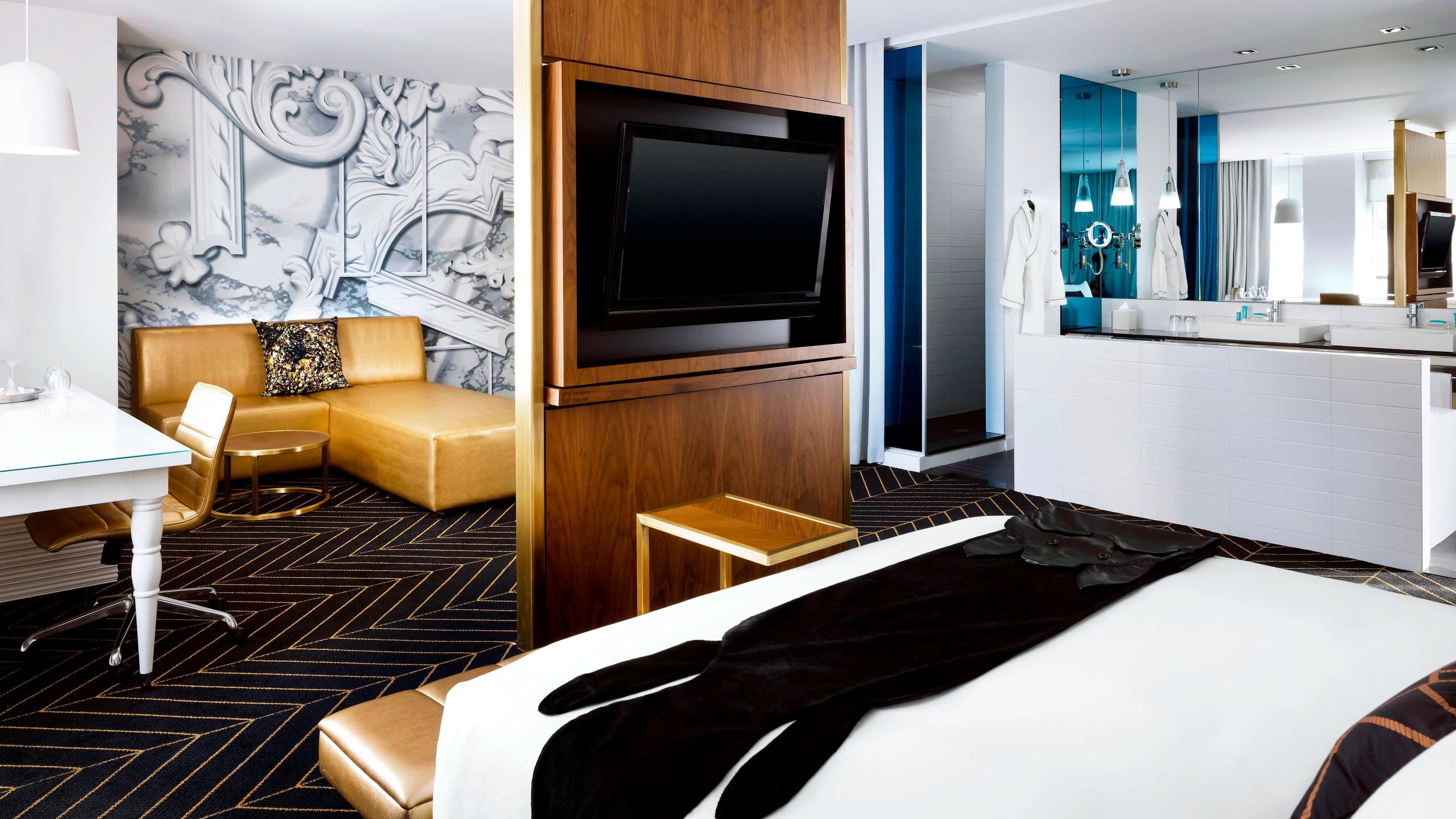 W Montreal — 30