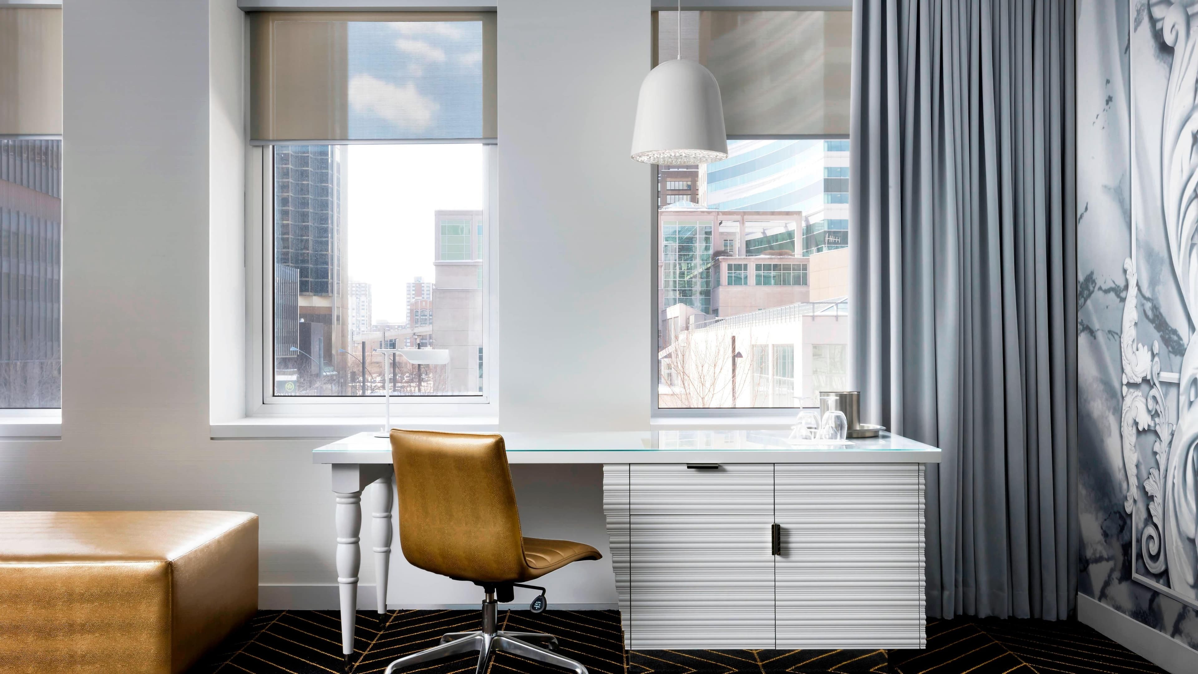 W Montreal — 31