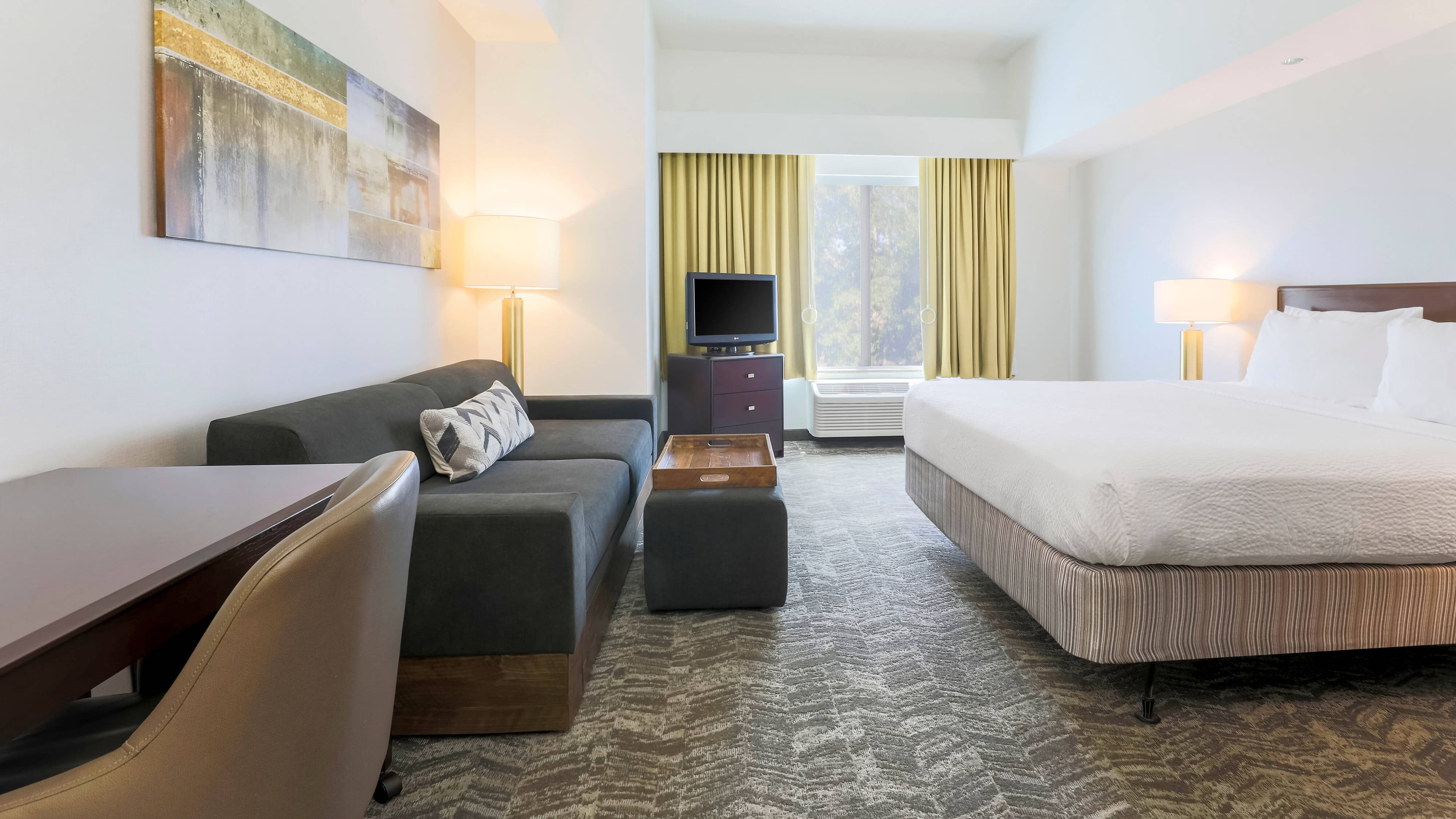 Suite - Image 1
