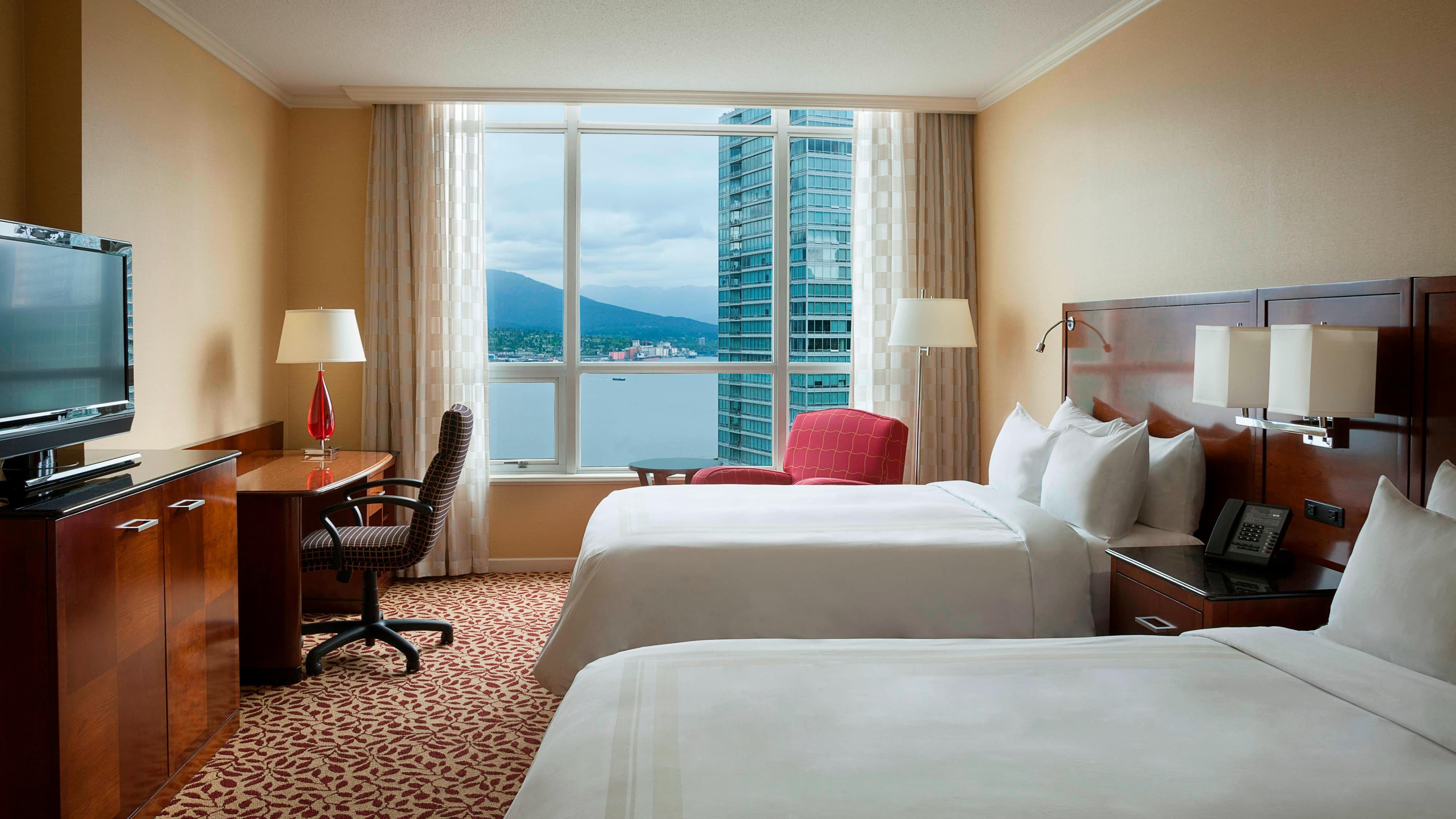 Holiday Inn & Suites Vancouver Downtown — 12