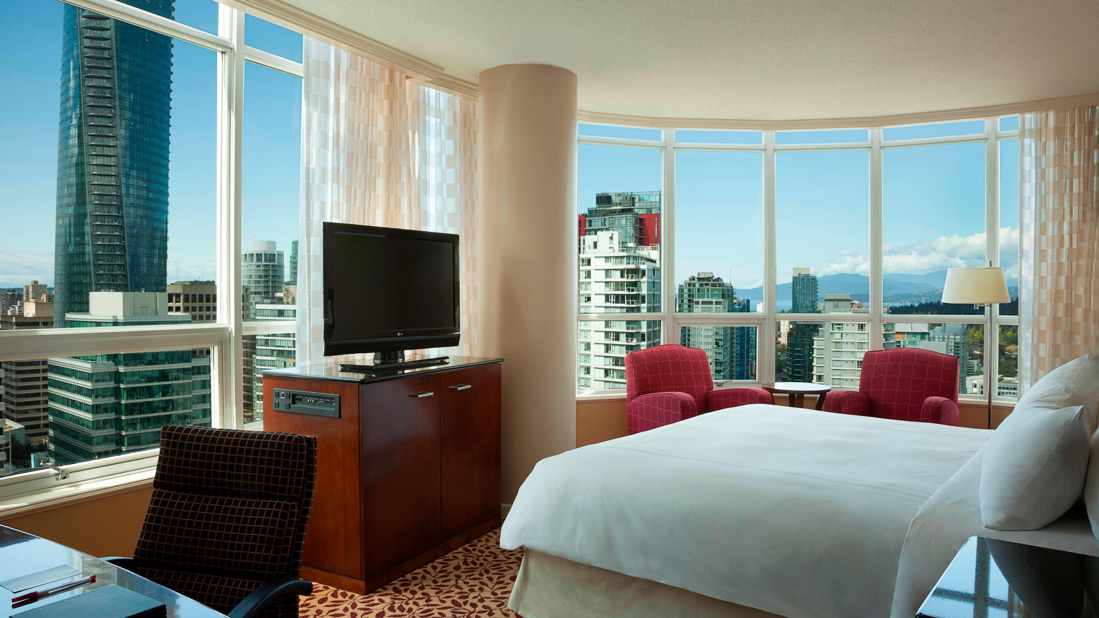 Holiday Inn & Suites Vancouver Downtown — 8