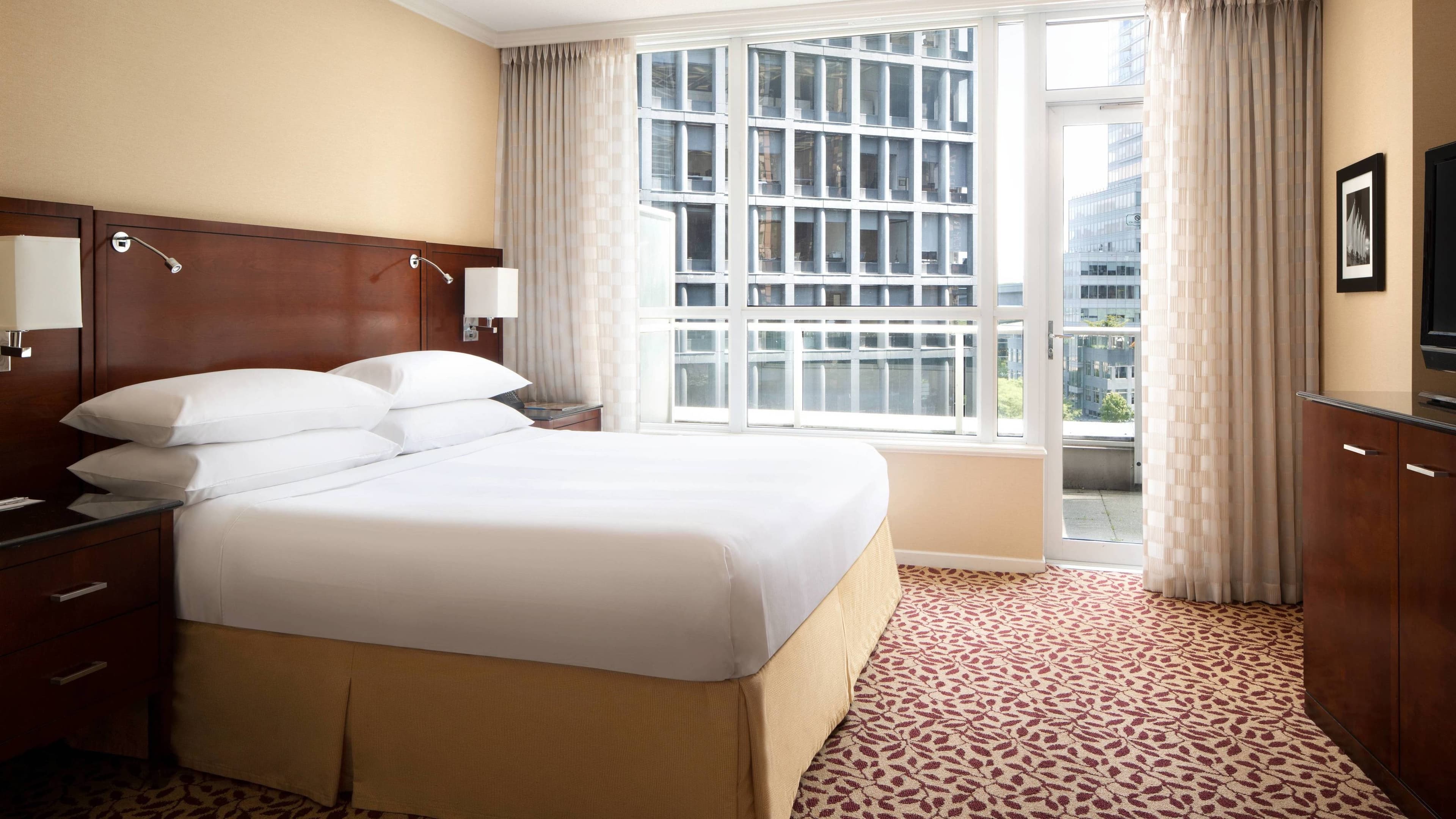 Holiday Inn & Suites Vancouver Downtown — 38
