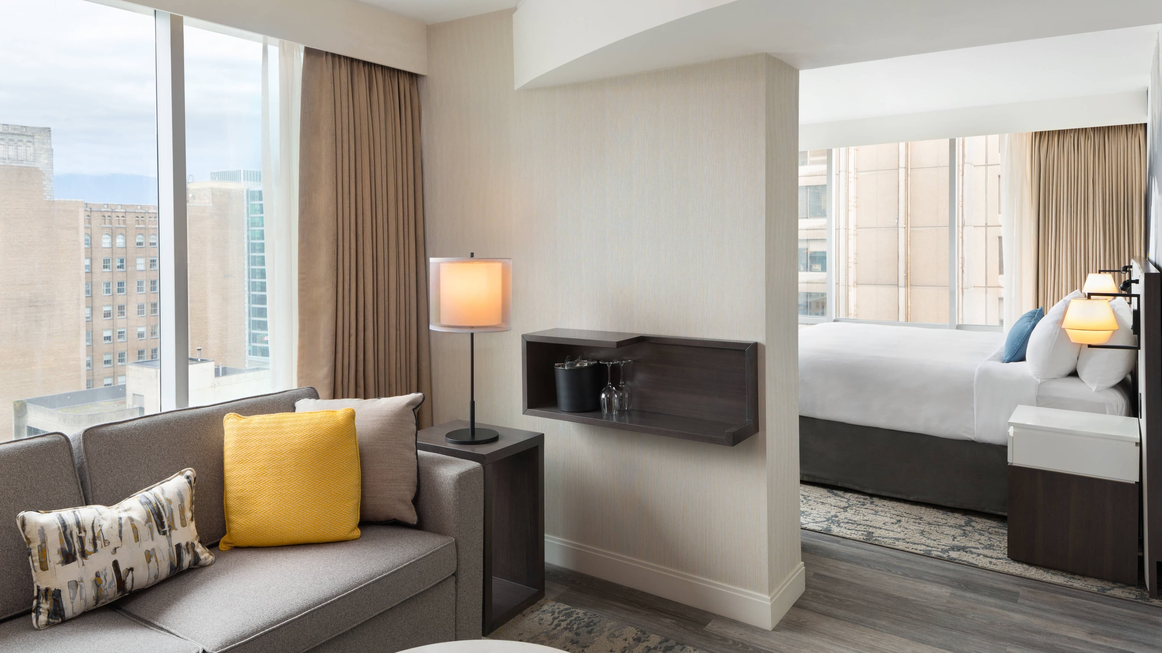 Delta Hotels Vancouver Downtown Suites - Image 4