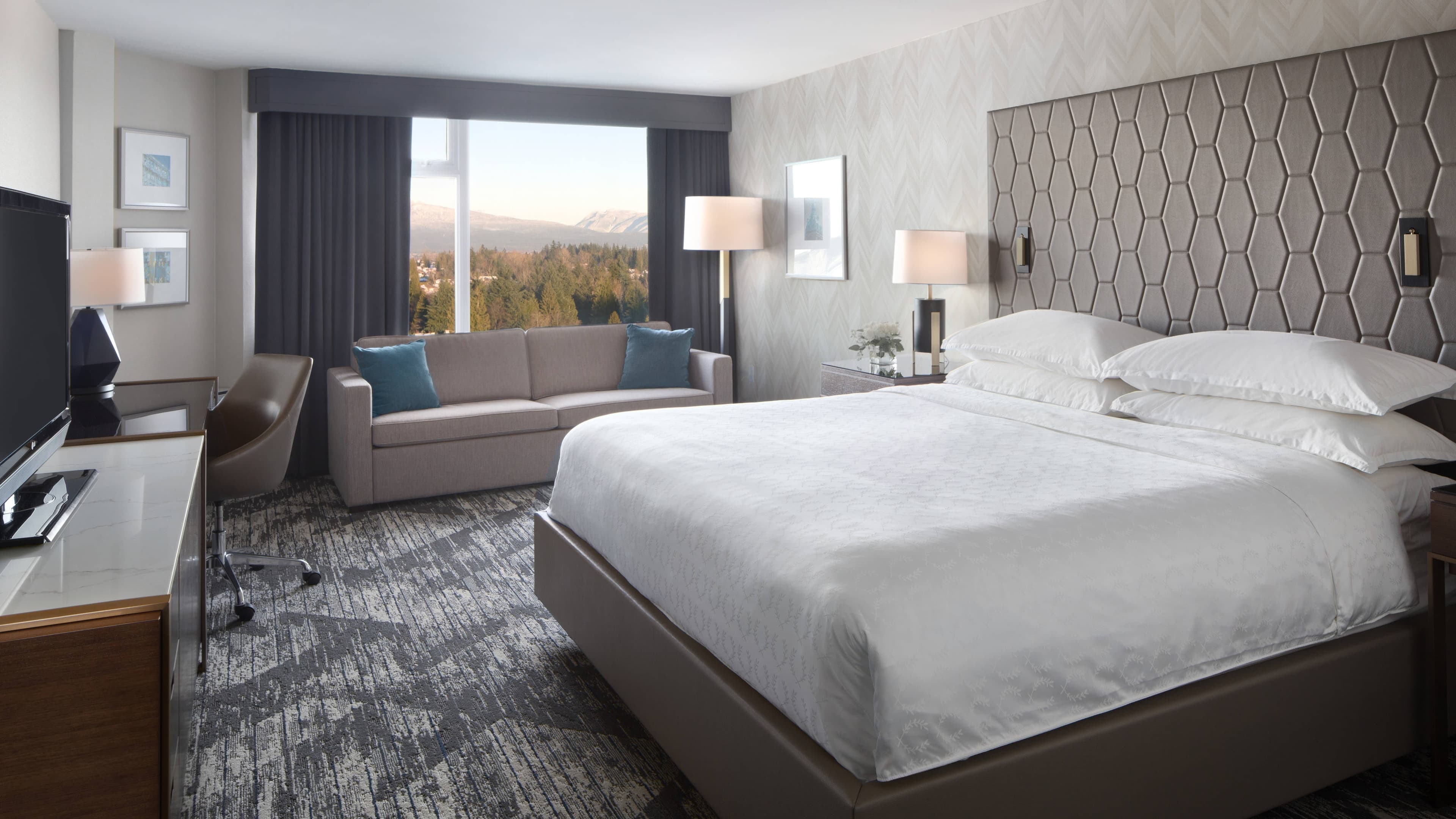 Sheraton Vancouver Guildford Hotel - Image 2