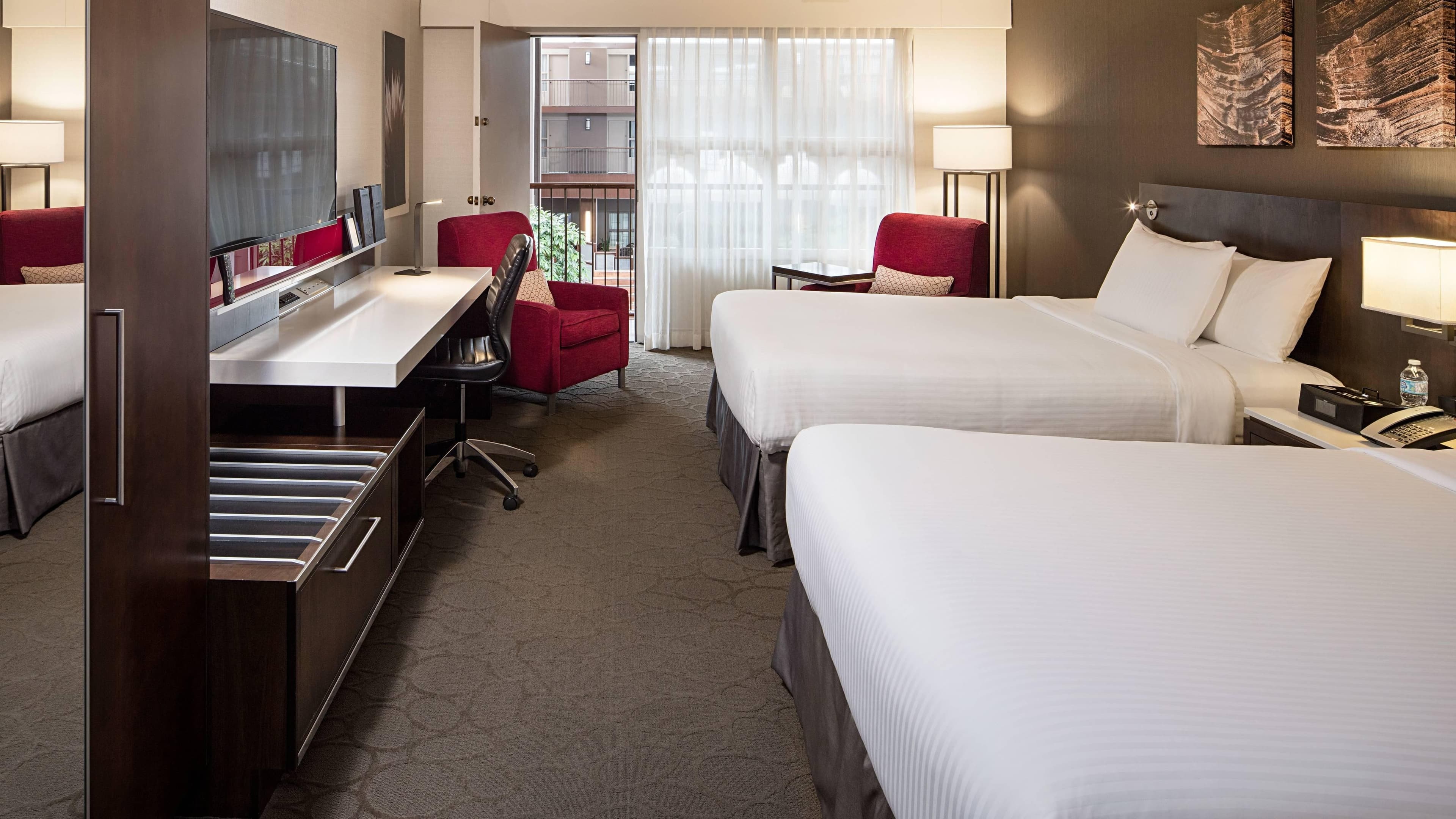 Deluxe Poolside - Image 2