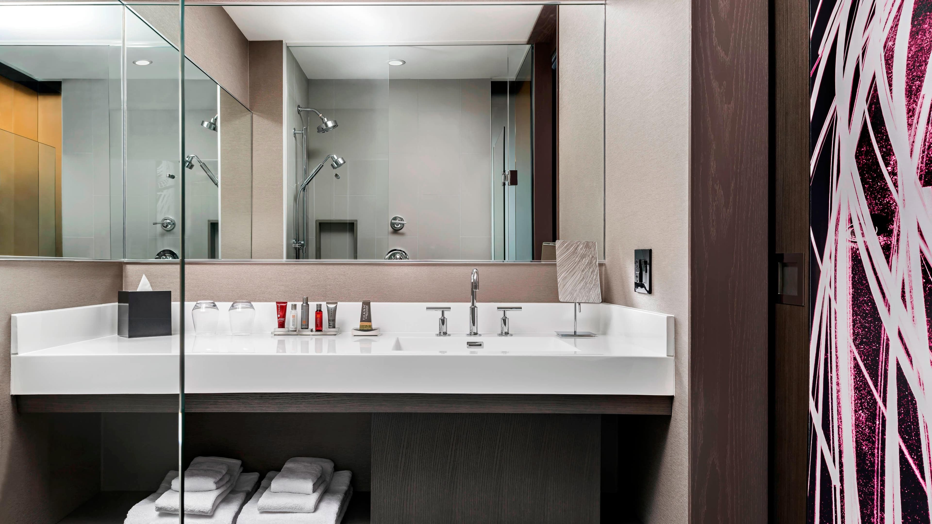 M Club lounge access - Image 4